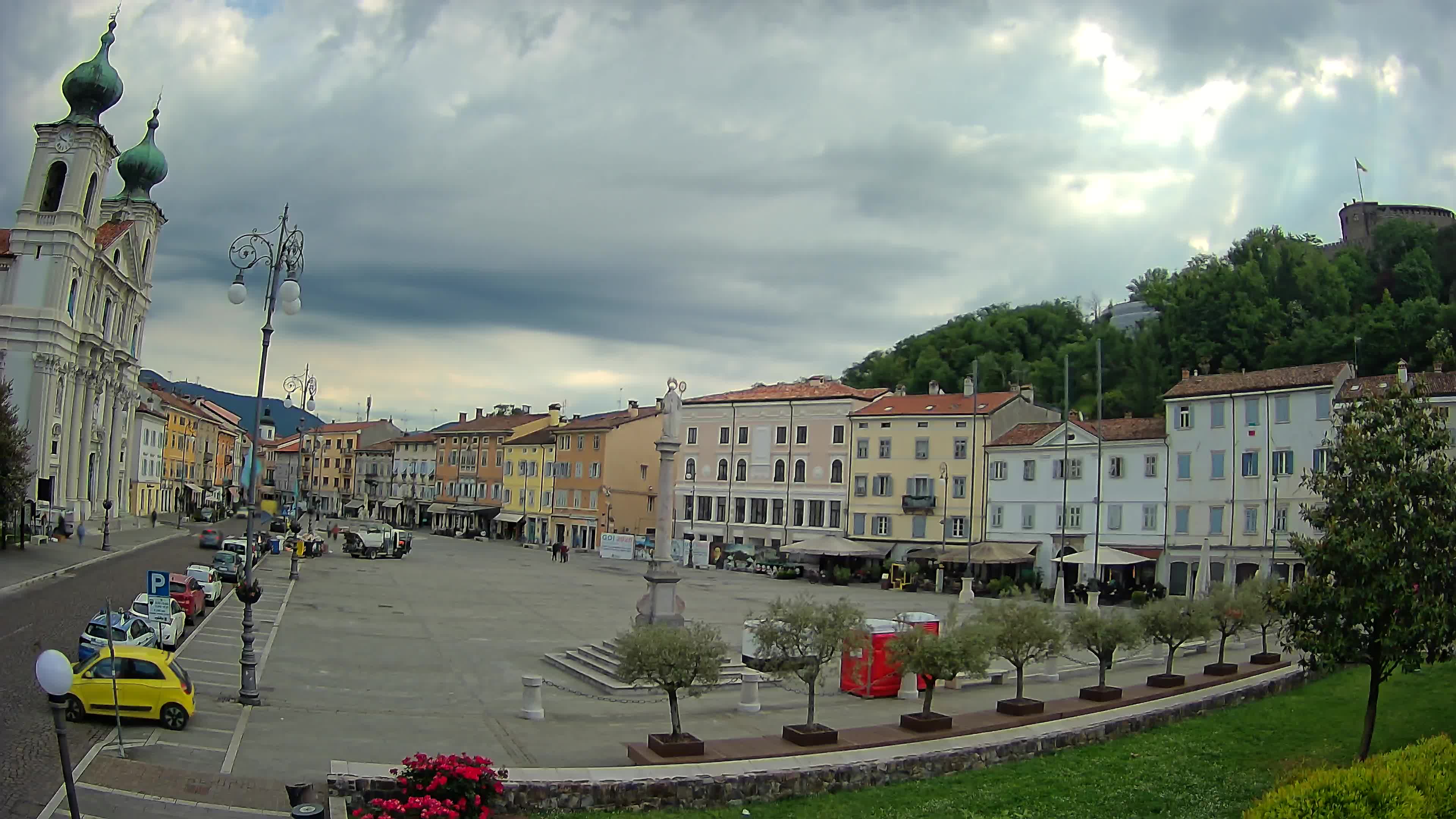 Gorizia – Plaza Vittoria – iglesia de San Pedro. Ignacio