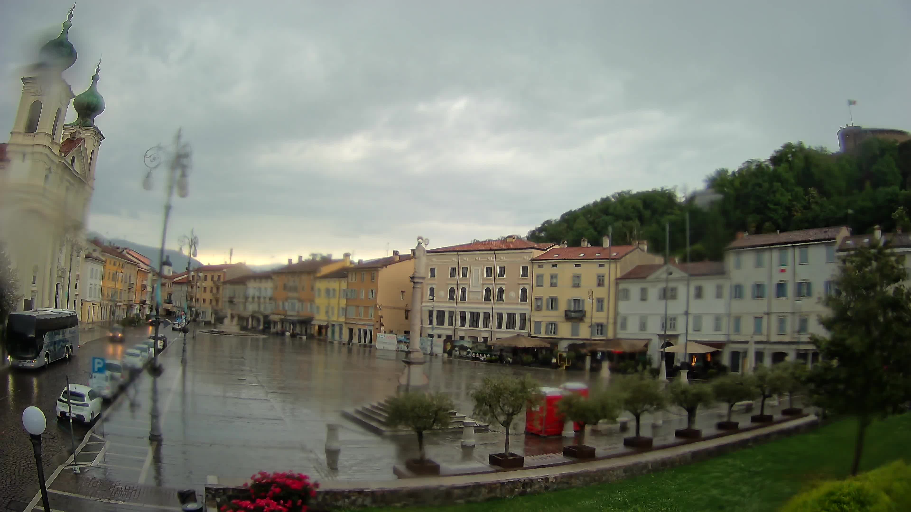 Gorizia Piazza della Vittoria e chiesa di S. Ignazio