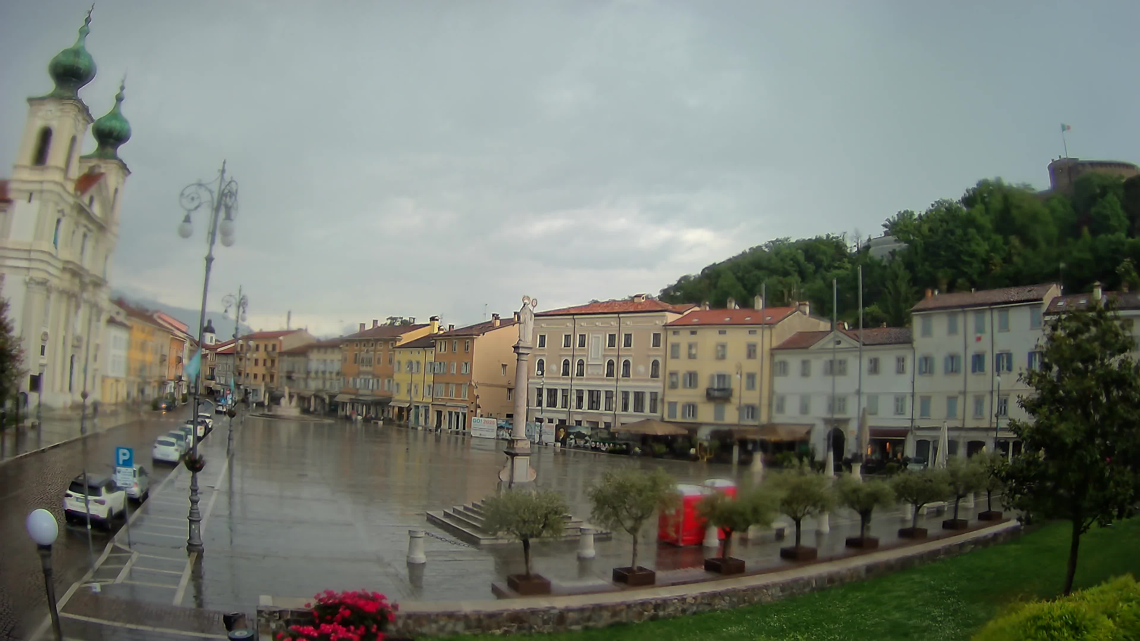 Gorizia Piazza della Vittoria e chiesa di S. Ignazio