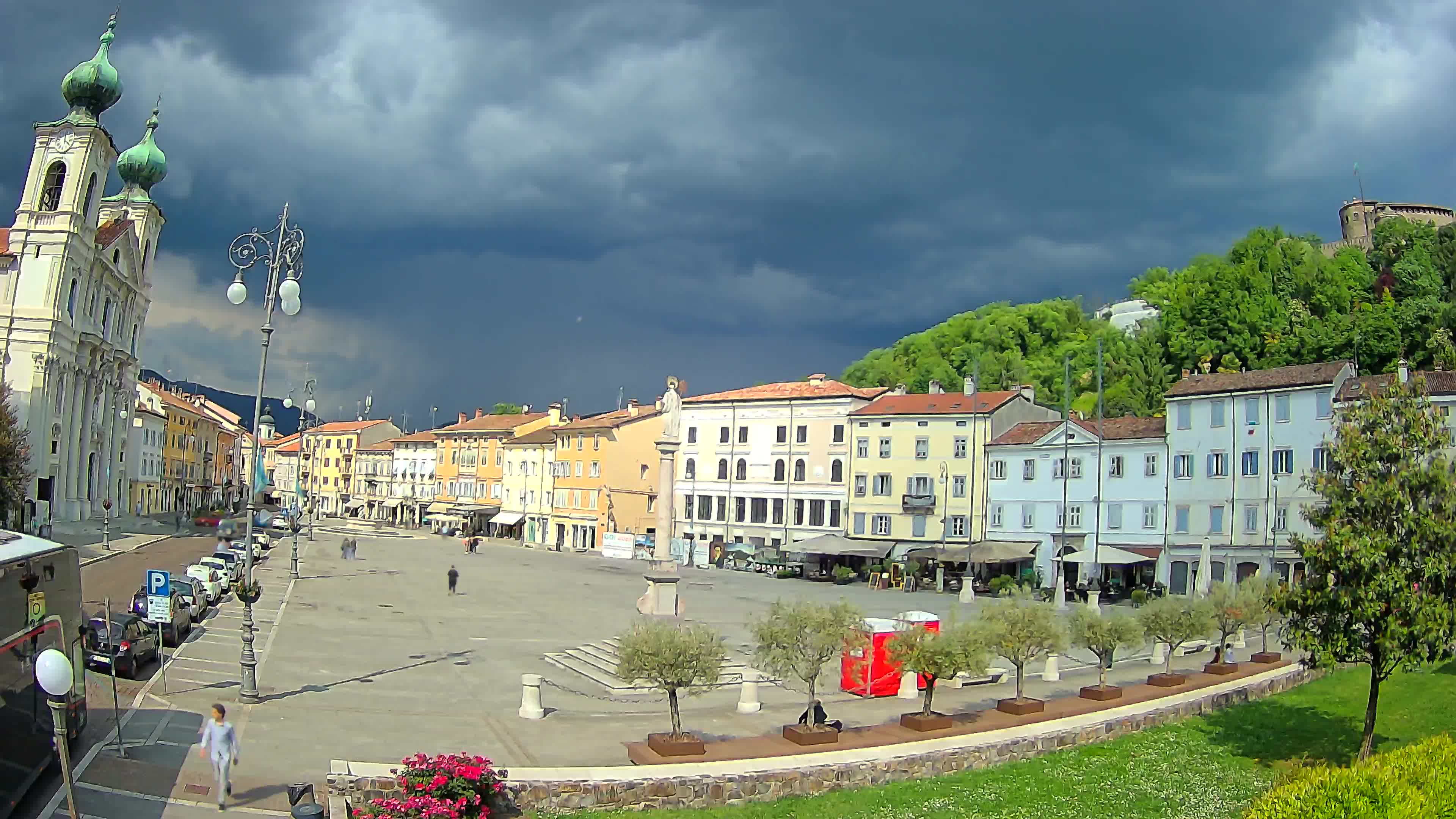Gorizia Piazza della Vittoria e chiesa di S. Ignazio
