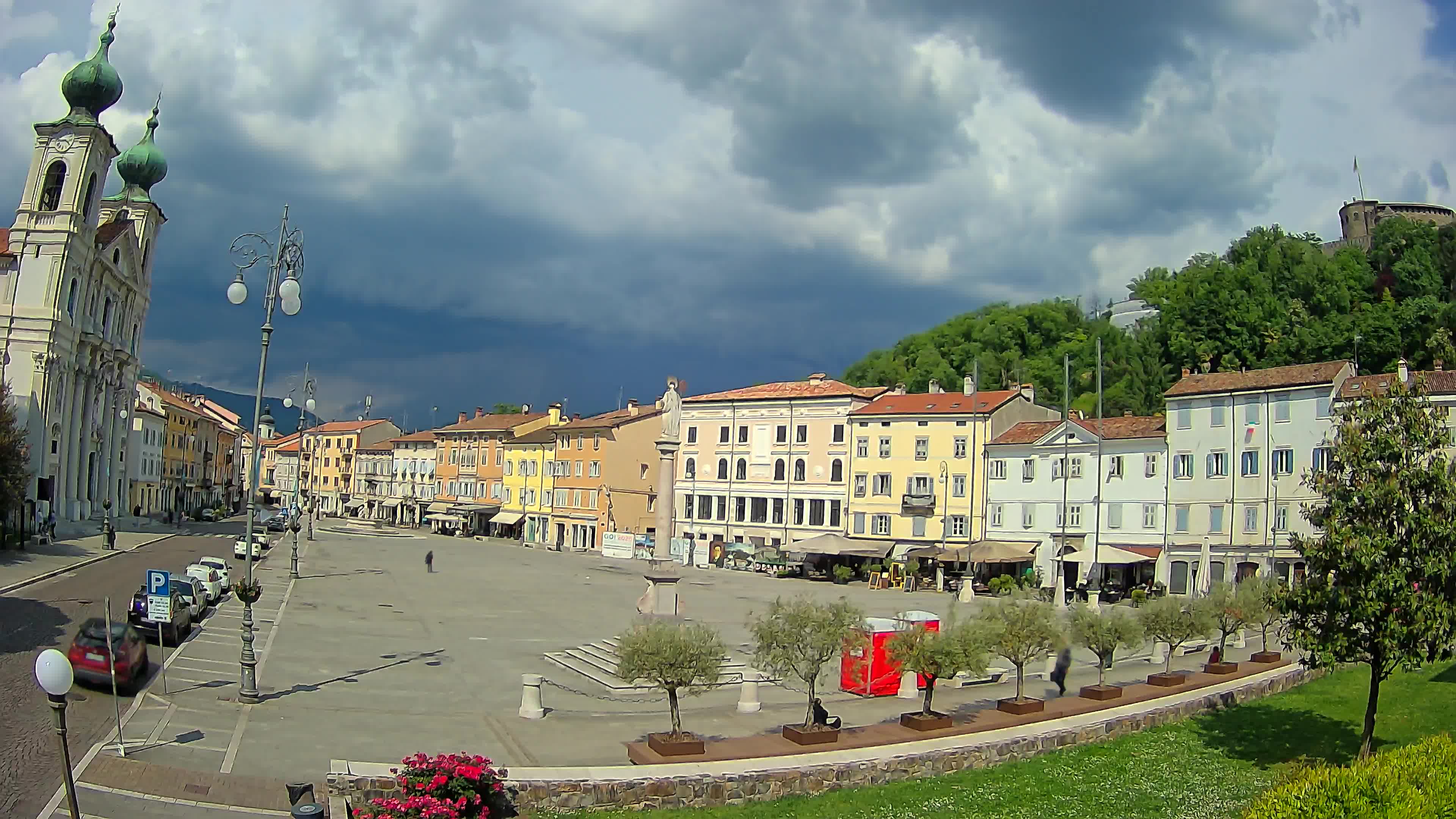 Kamera Gorica Travnik in cerkev sv. Ignacija