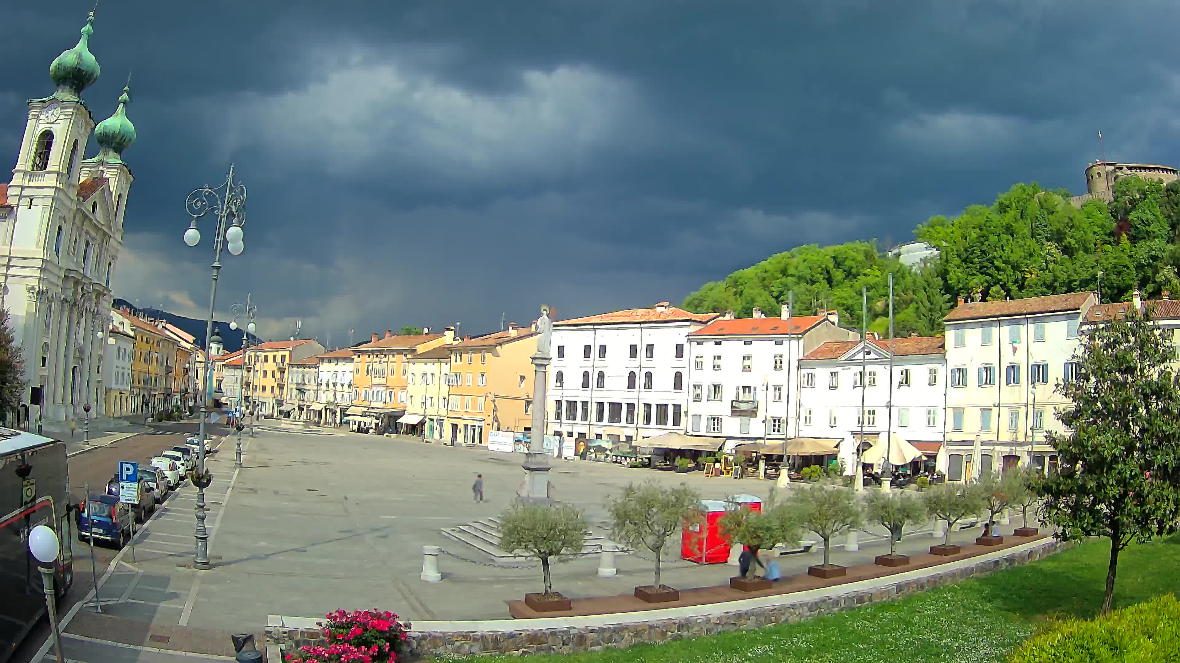 Kamera Gorica Travnik in cerkev sv. Ignacija