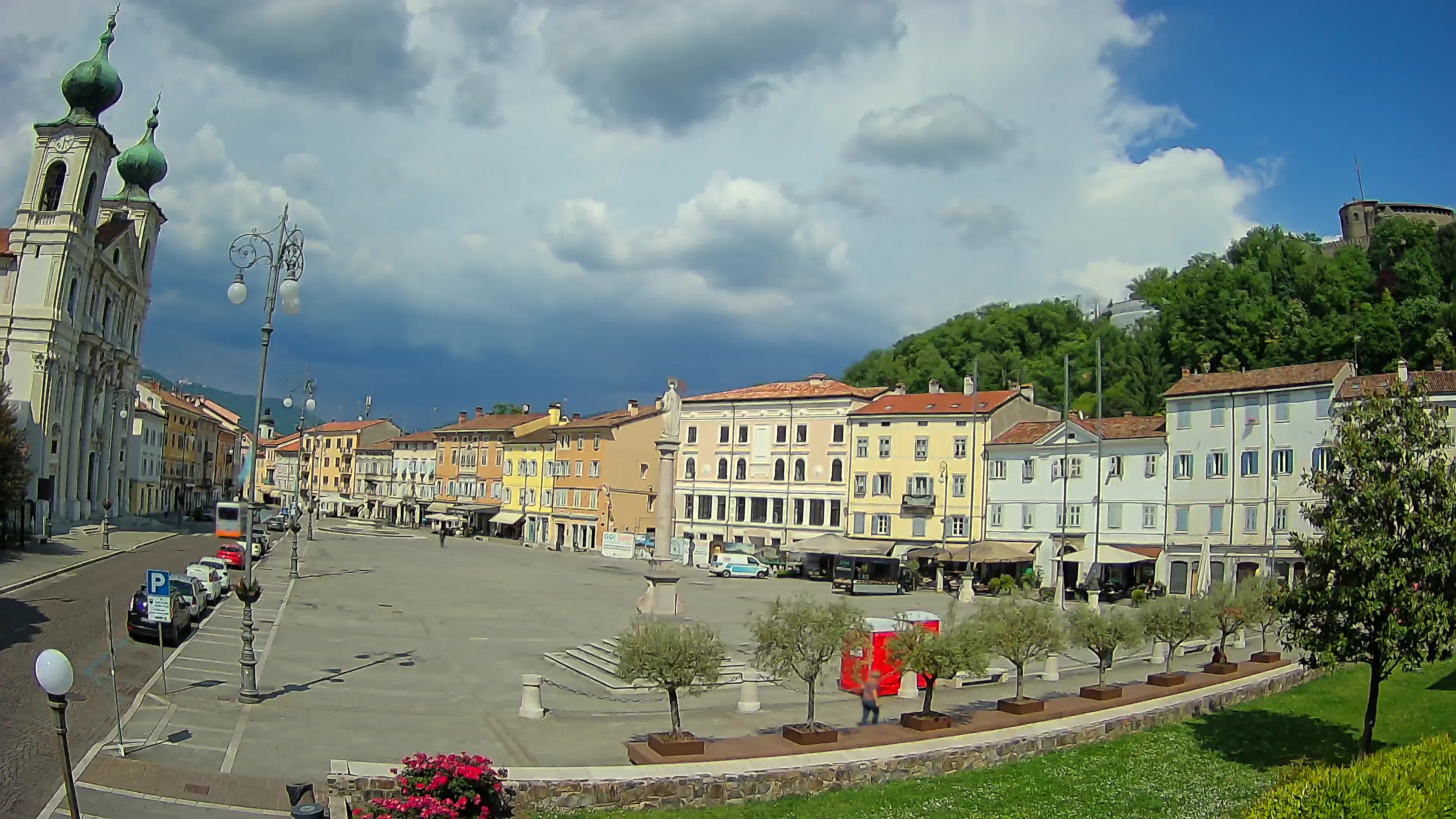 Gorizia Piazza della Vittoria e chiesa di S. Ignazio