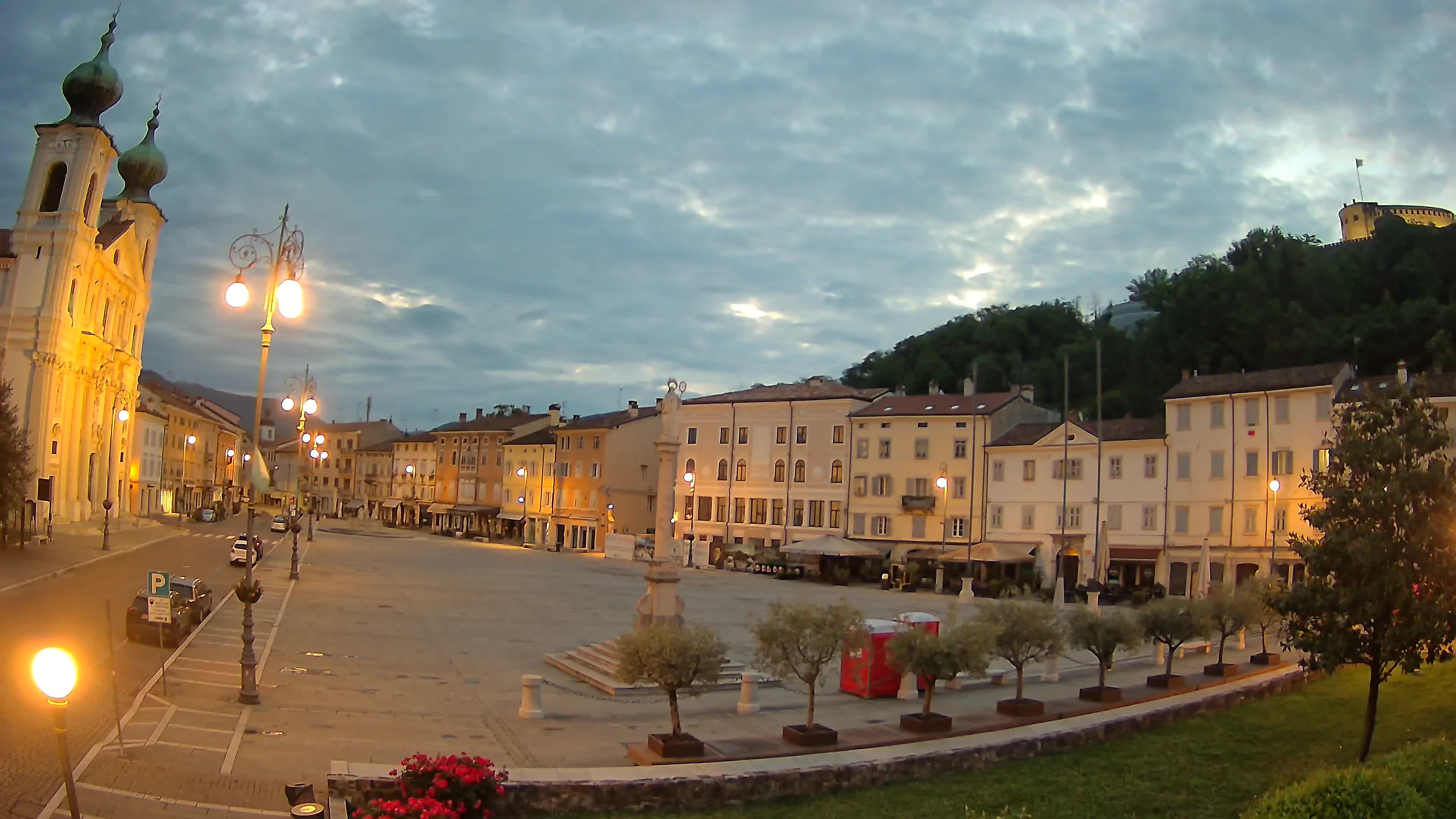 Gorizia Piazza della Vittoria e chiesa di S. Ignazio
