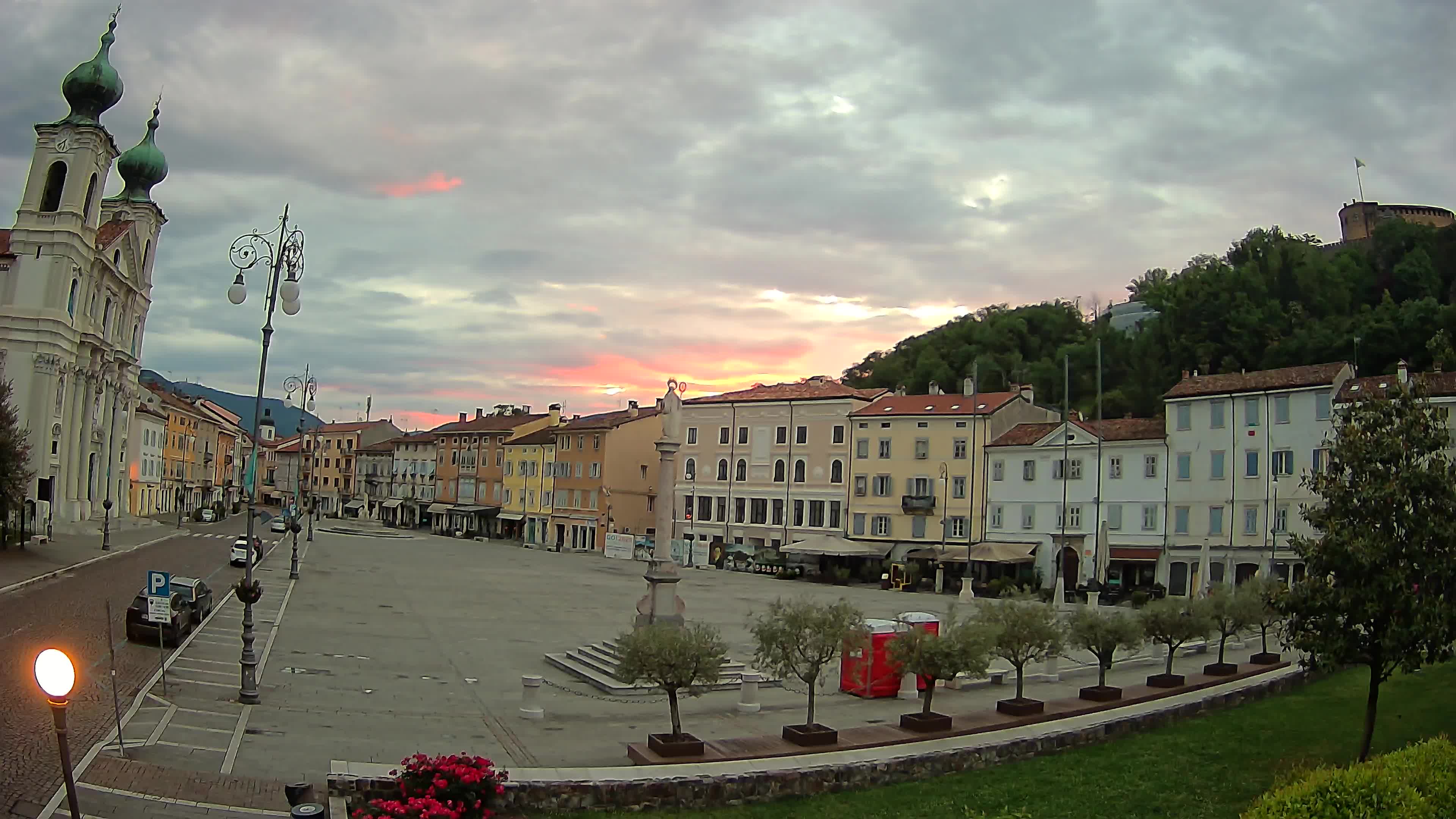 Gorizia Piazza della Vittoria e chiesa di S. Ignazio