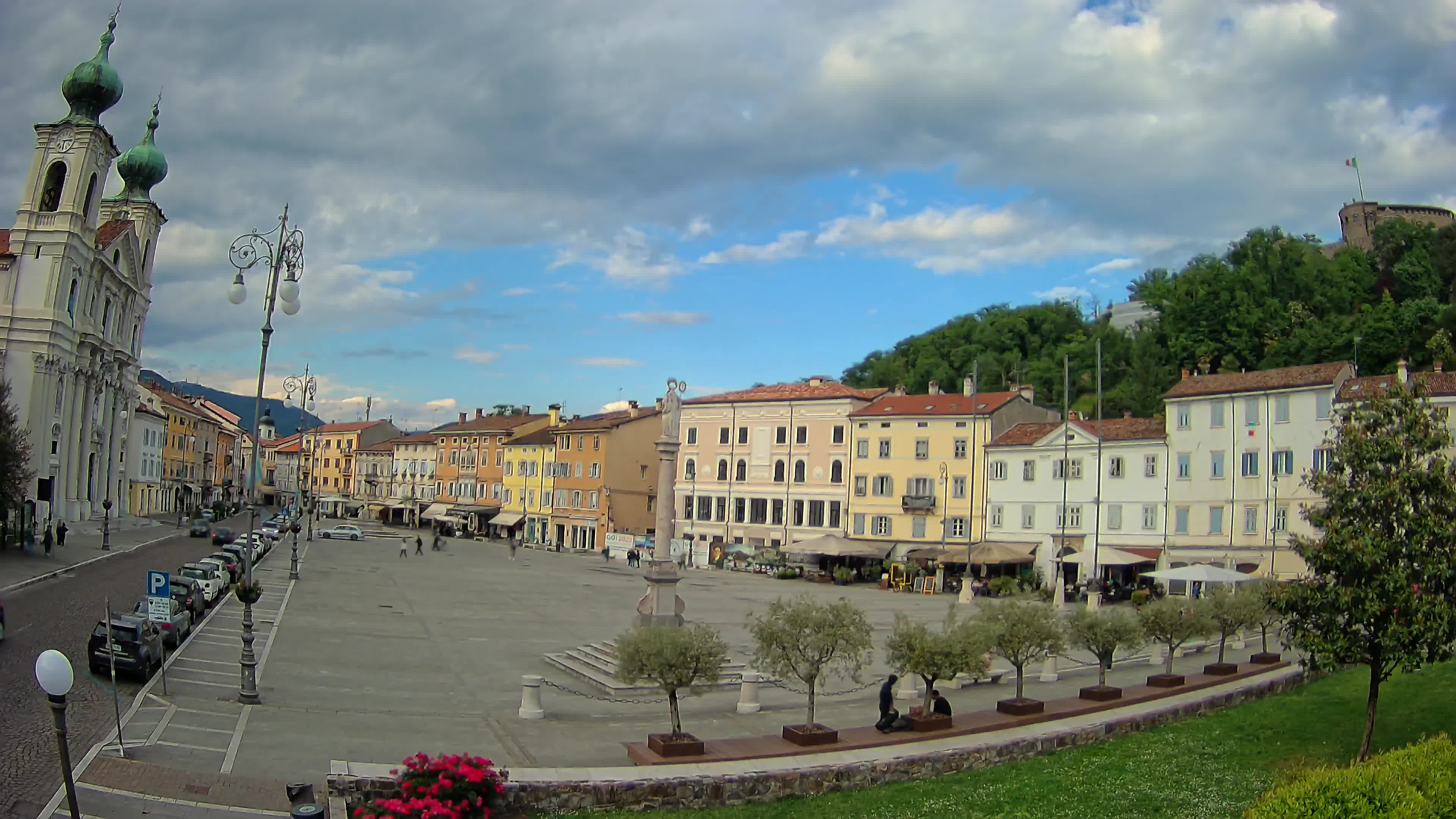 Kamera Gorica Travnik in cerkev sv. Ignacija