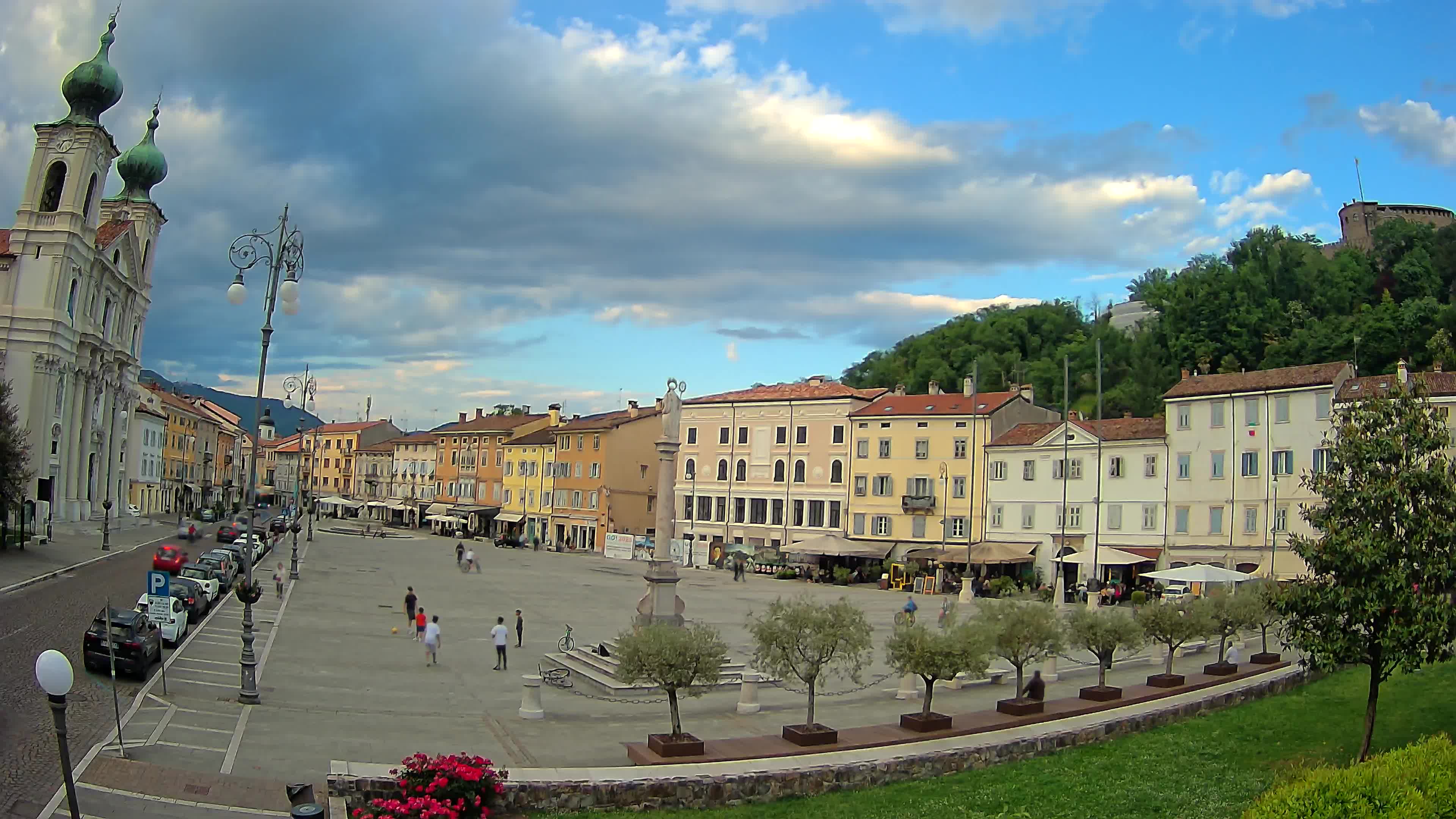 Kamera Gorica Travnik in cerkev sv. Ignacija