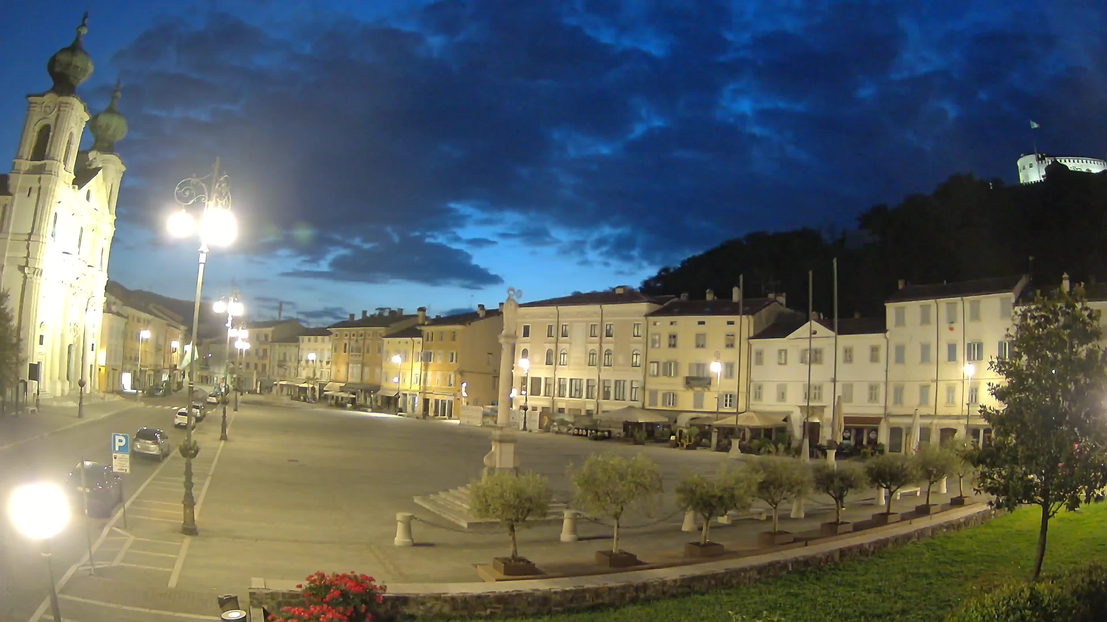 Gorizia Piazza della Vittoria e chiesa di S. Ignazio