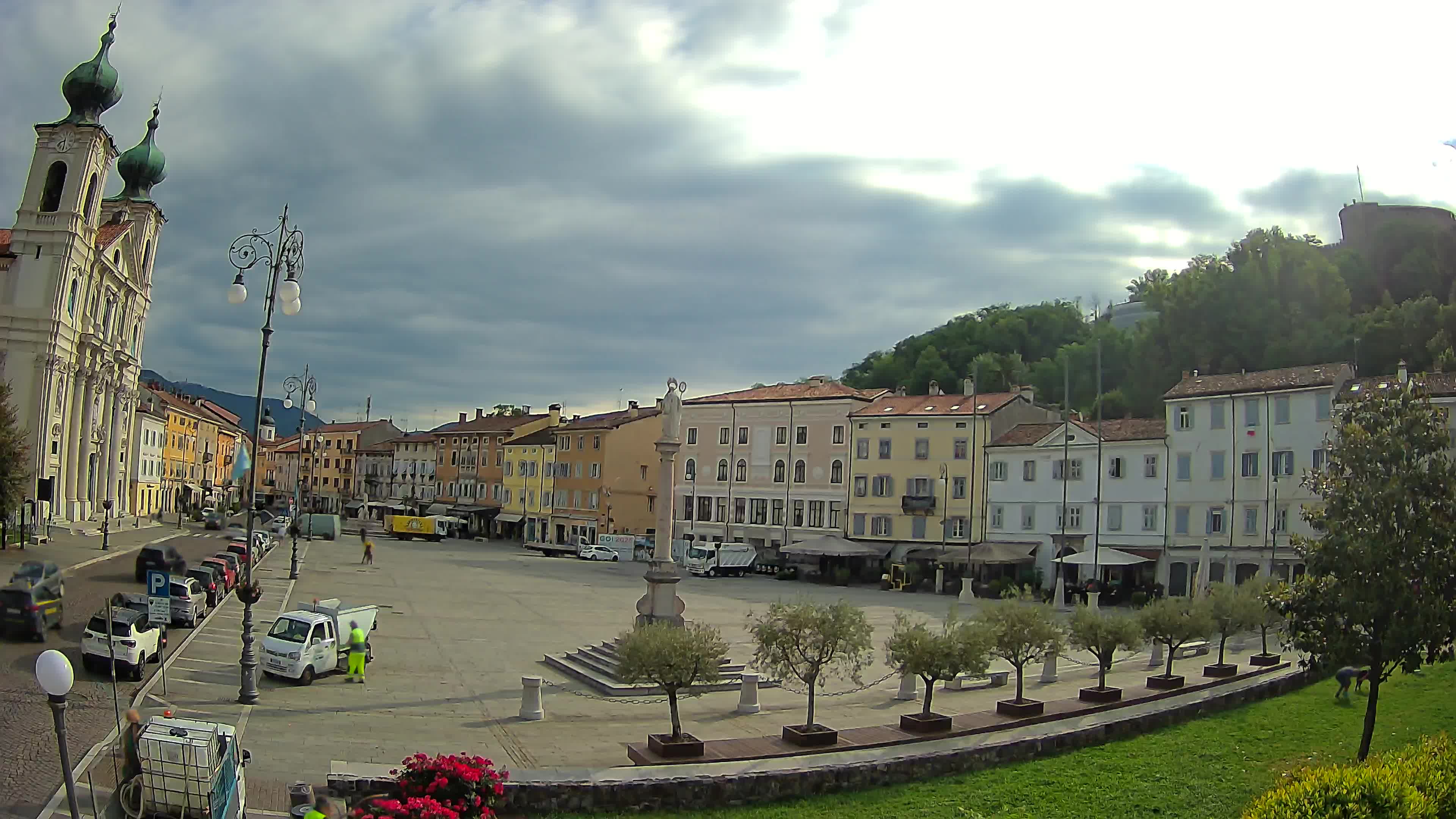 Kamera Gorica Travnik in cerkev sv. Ignacija