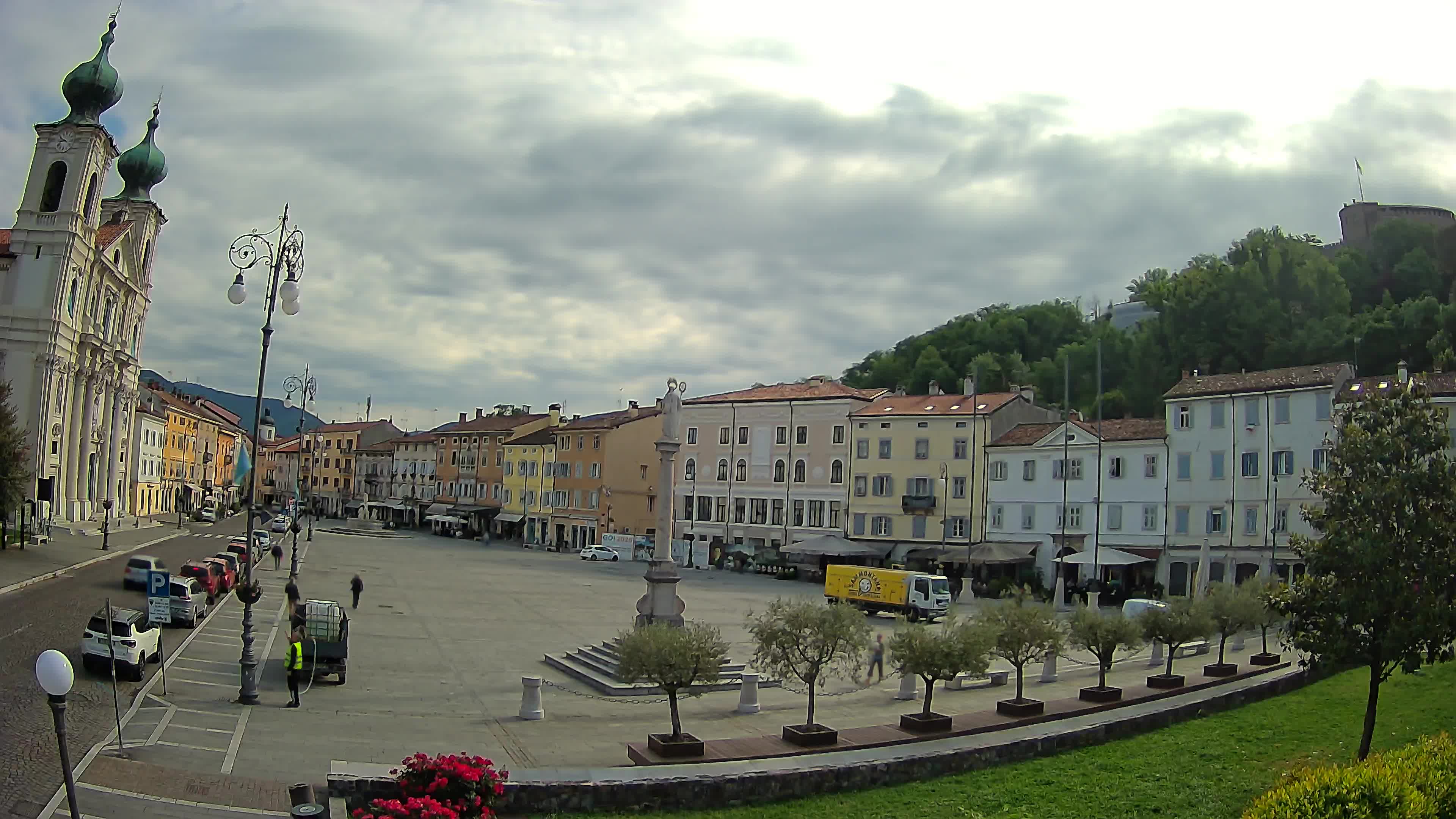 Gorizia Piazza della Vittoria e chiesa di S. Ignazio