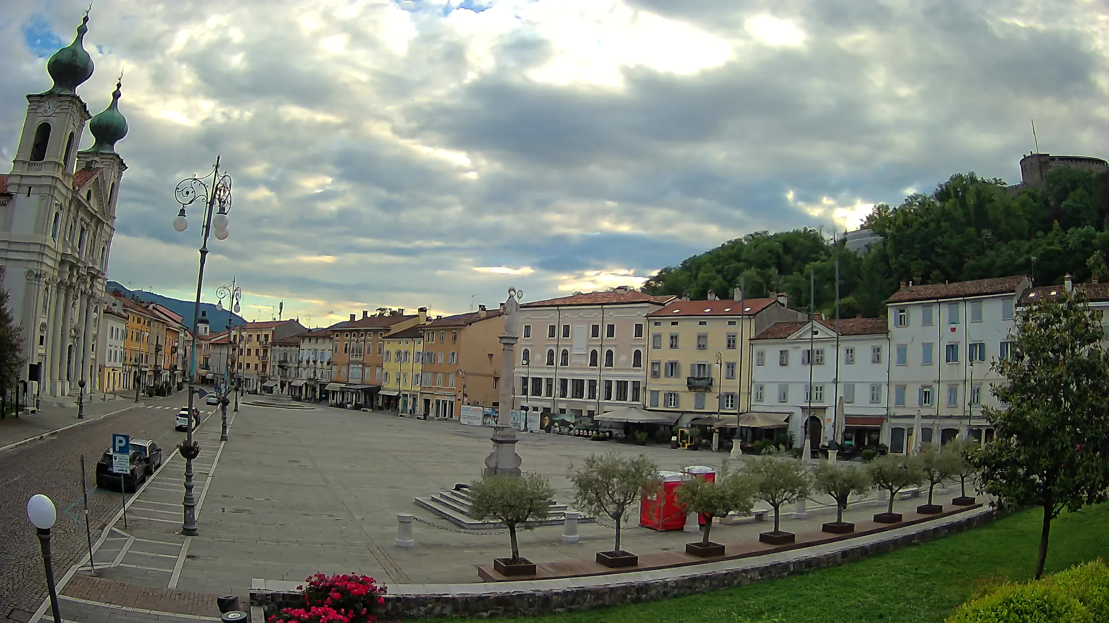 Gorizia Piazza della Vittoria e chiesa di S. Ignazio