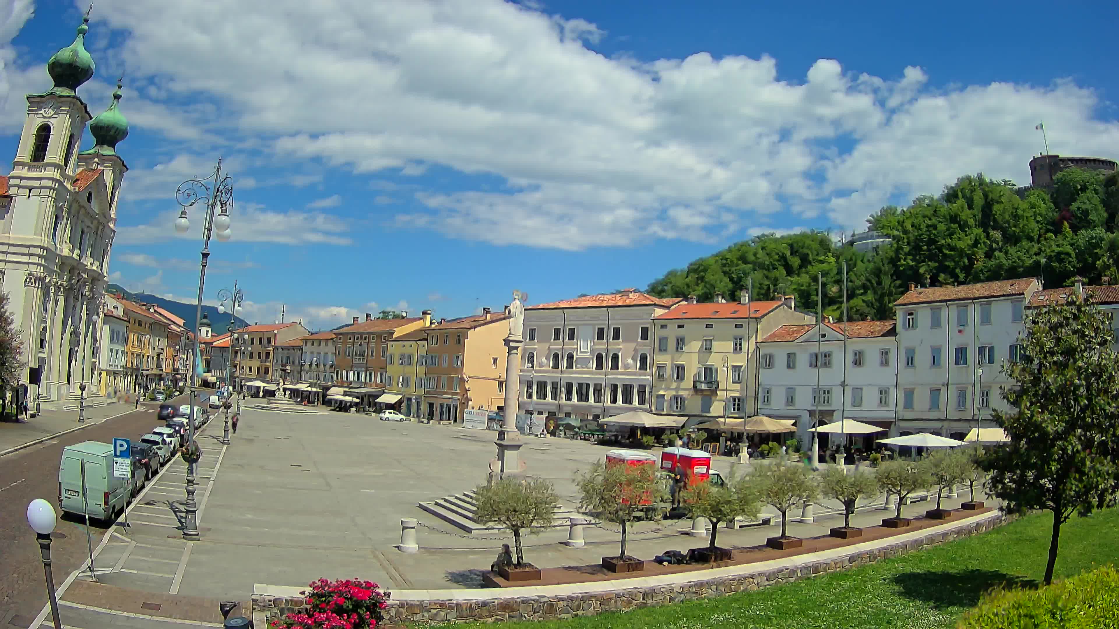 Kamera Gorica Travnik in cerkev sv. Ignacija