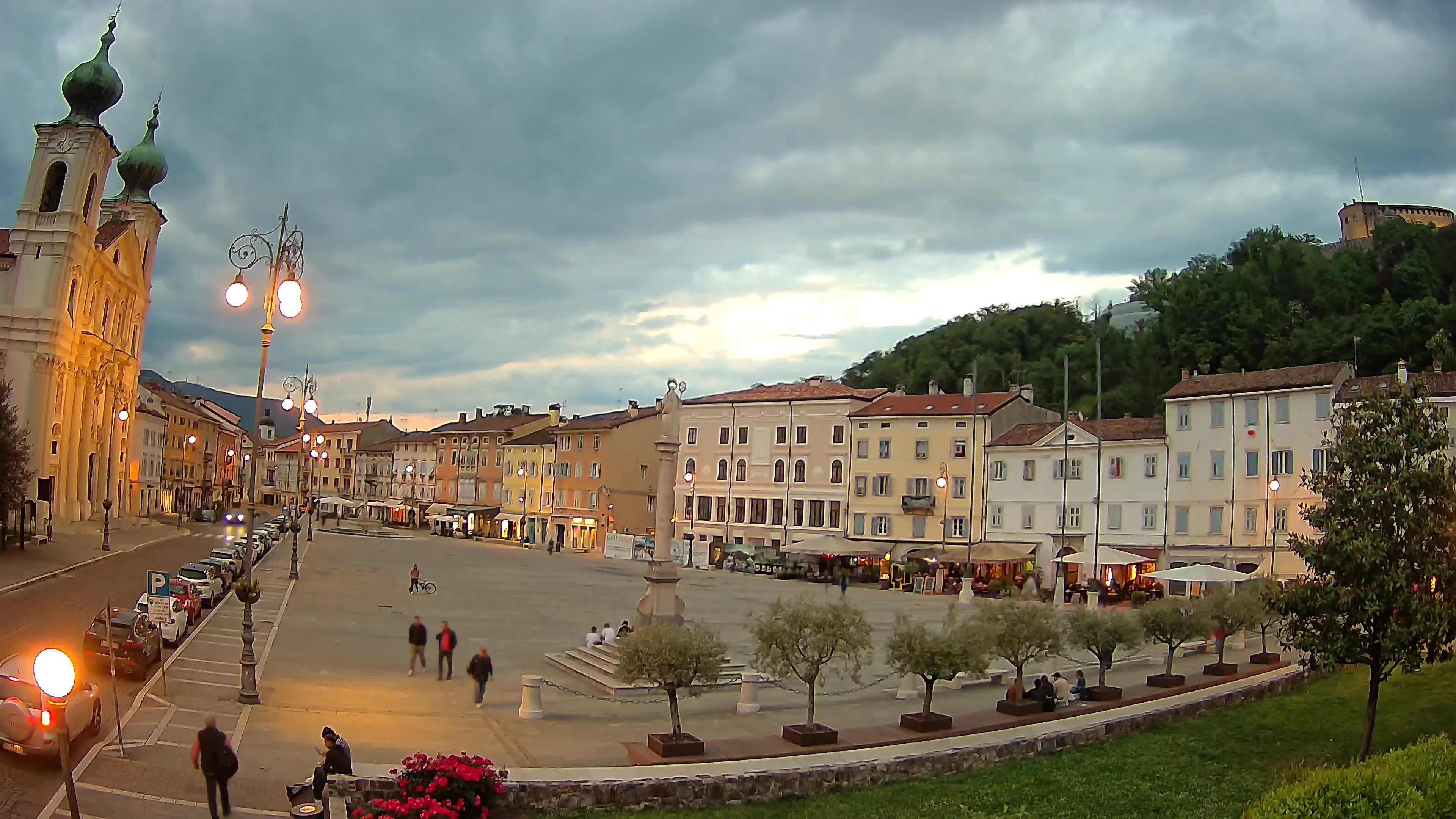 Kamera Gorica Travnik in cerkev sv. Ignacija