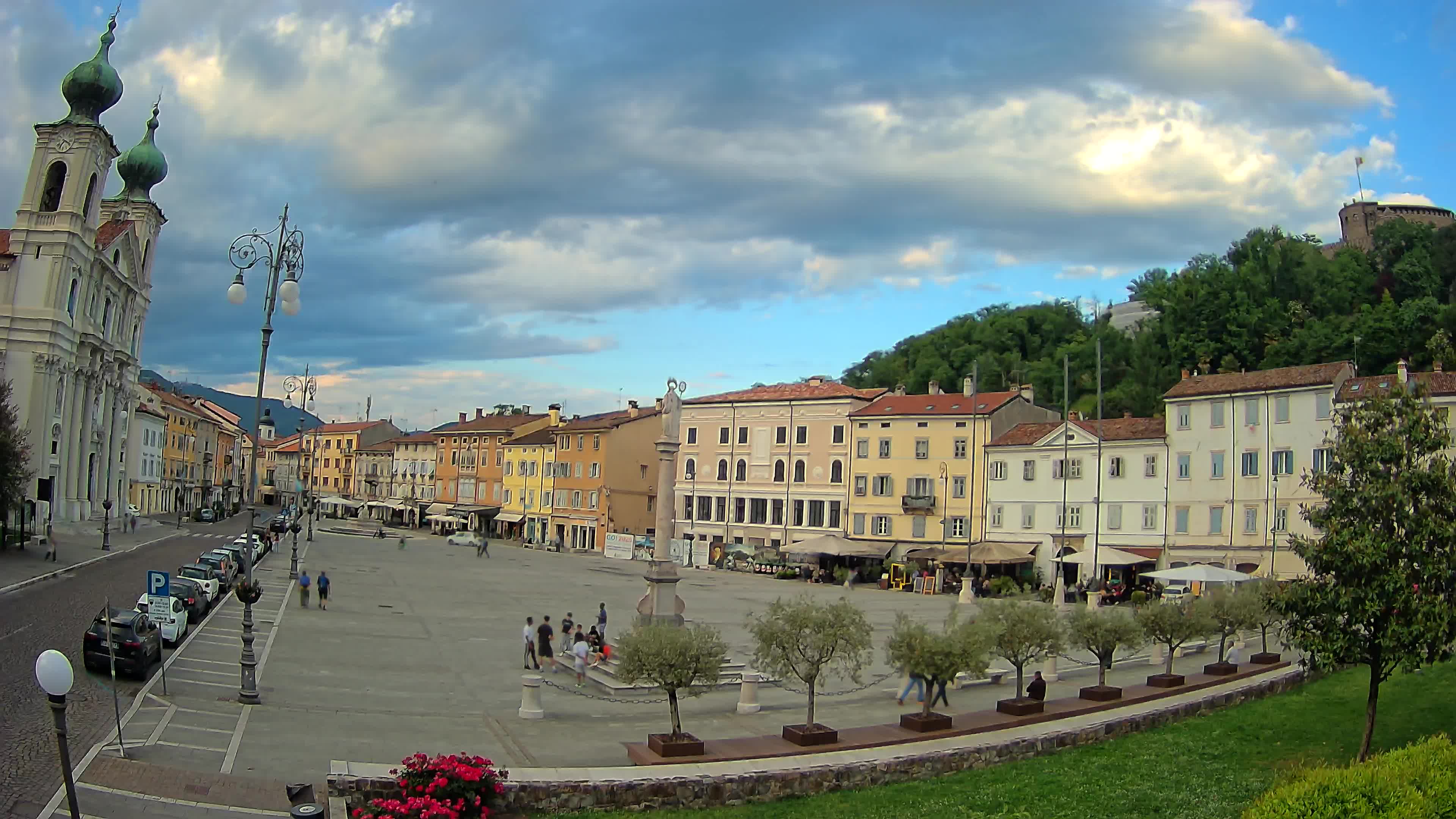 Kamera Gorica Travnik in cerkev sv. Ignacija