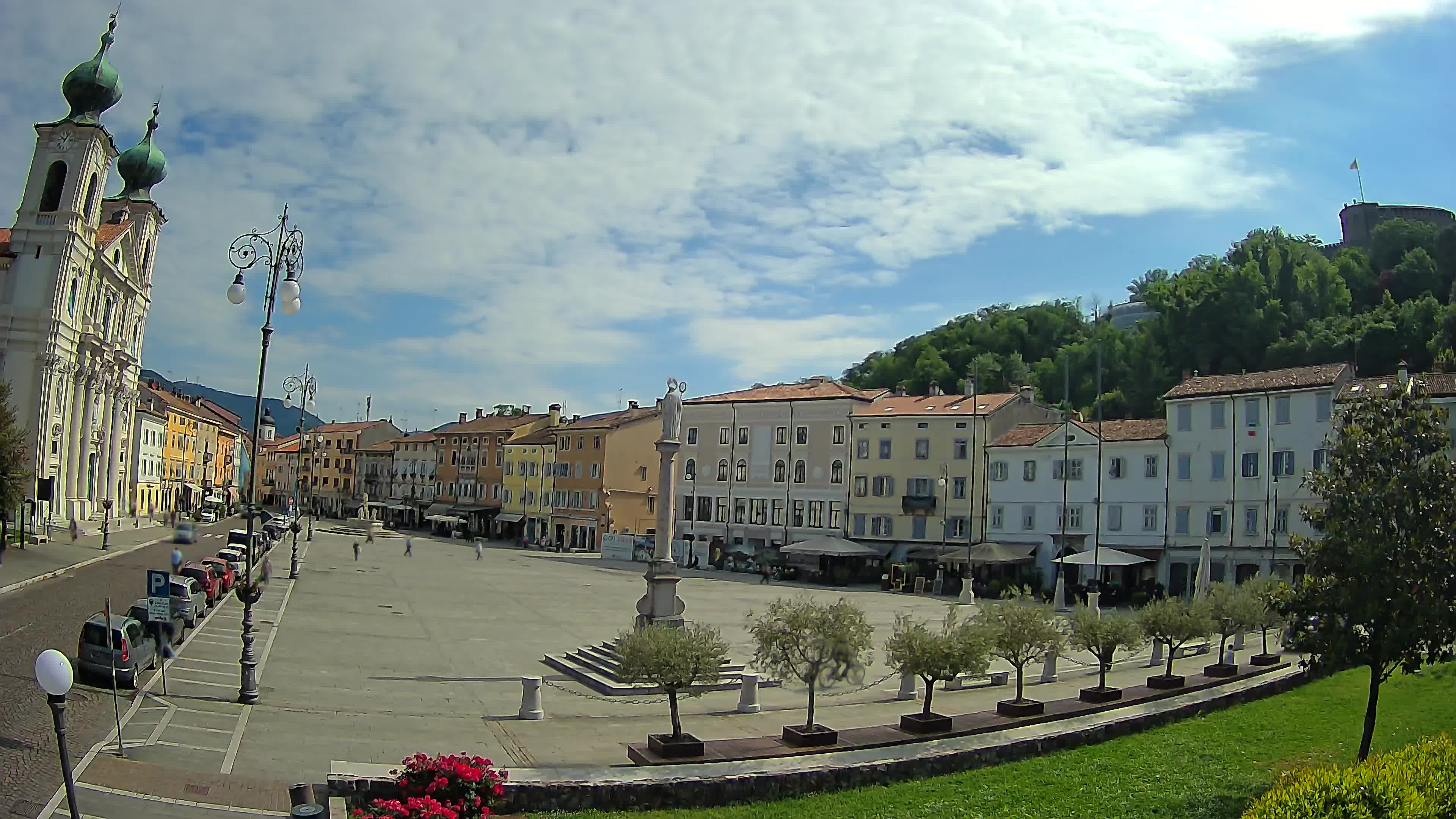 Kamera Gorica Travnik in cerkev sv. Ignacija