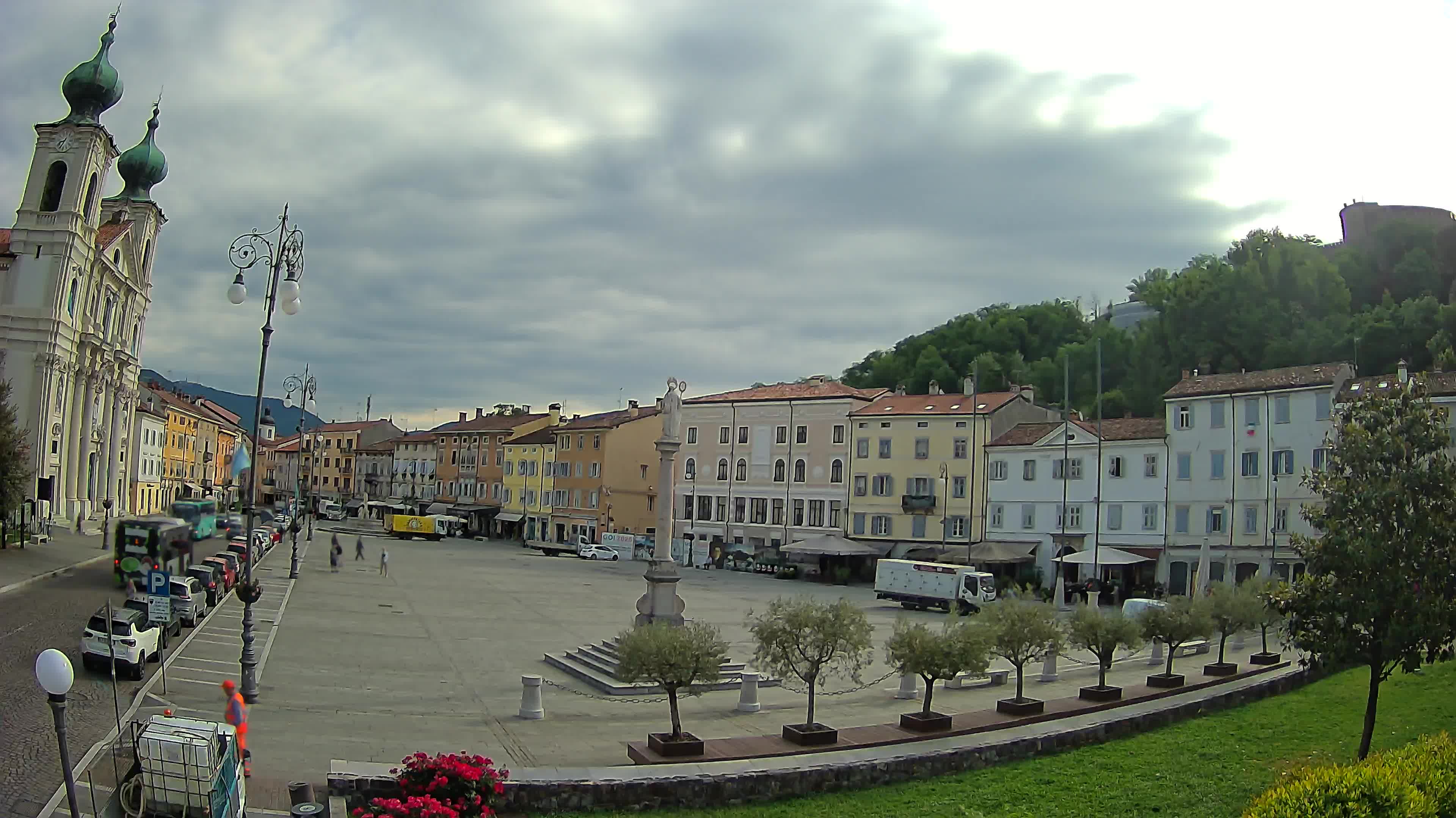 Kamera Gorica Travnik in cerkev sv. Ignacija