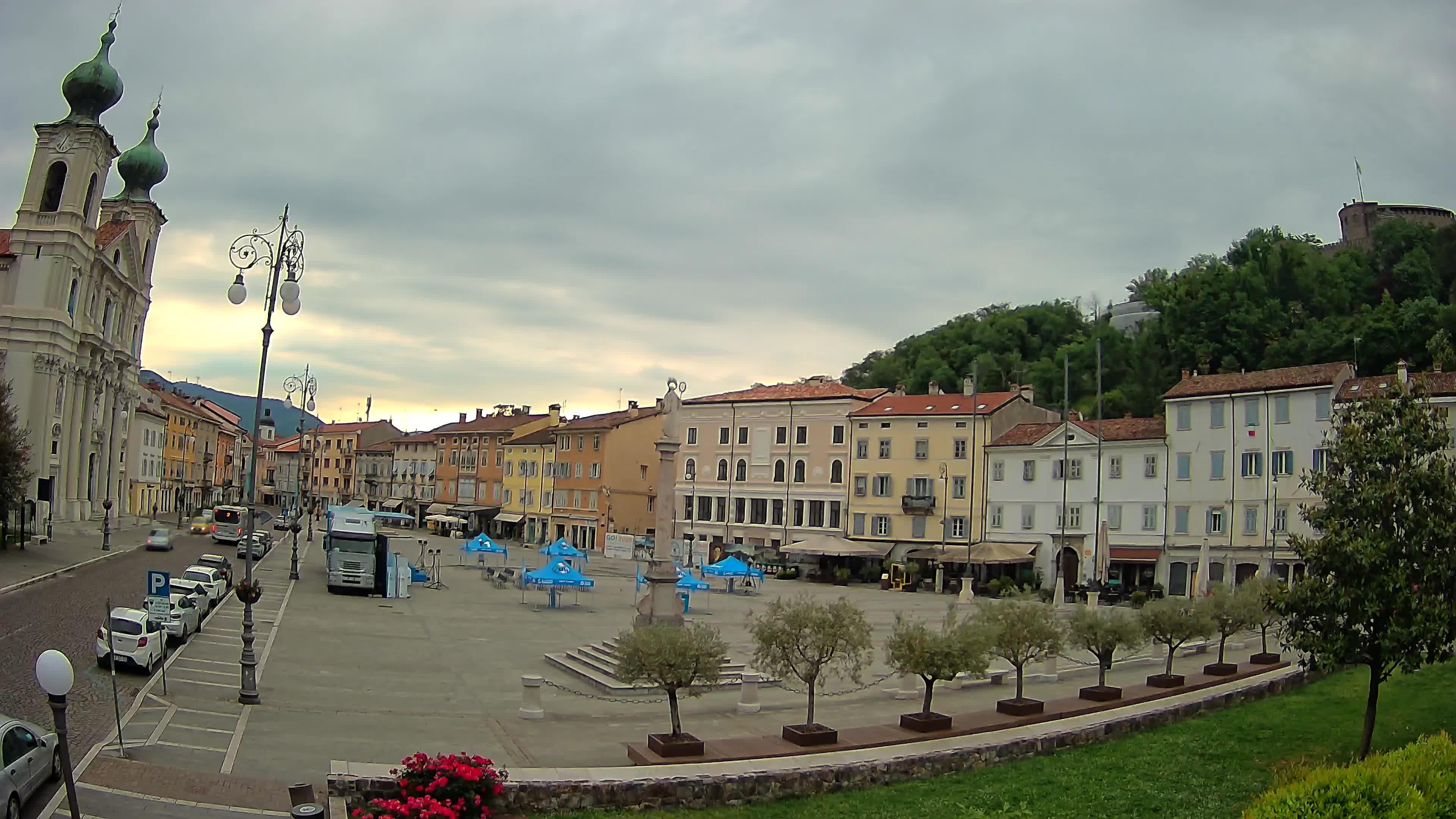 Kamera Gorica Travnik in cerkev sv. Ignacija