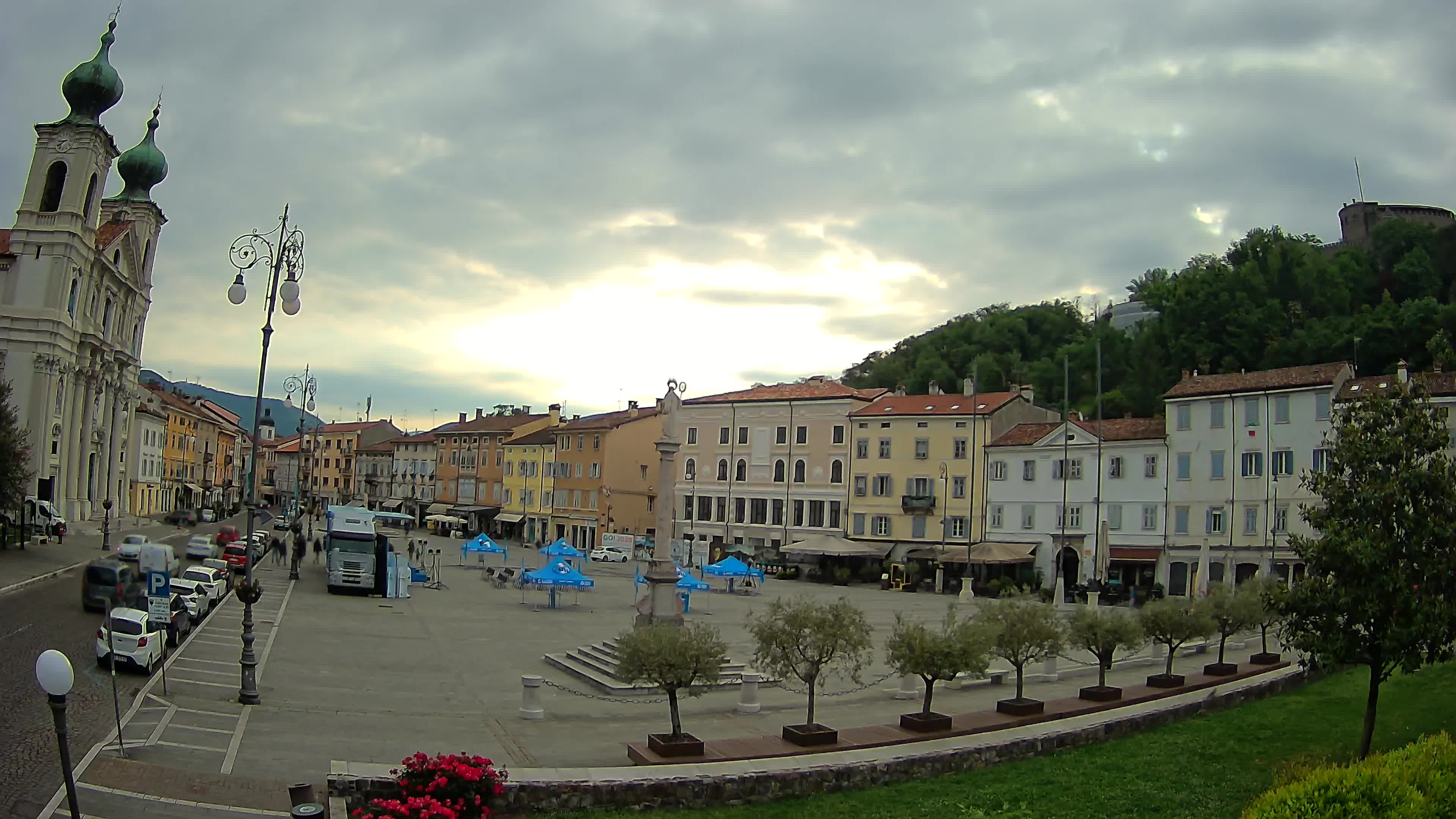 Kamera Gorica Travnik in cerkev sv. Ignacija