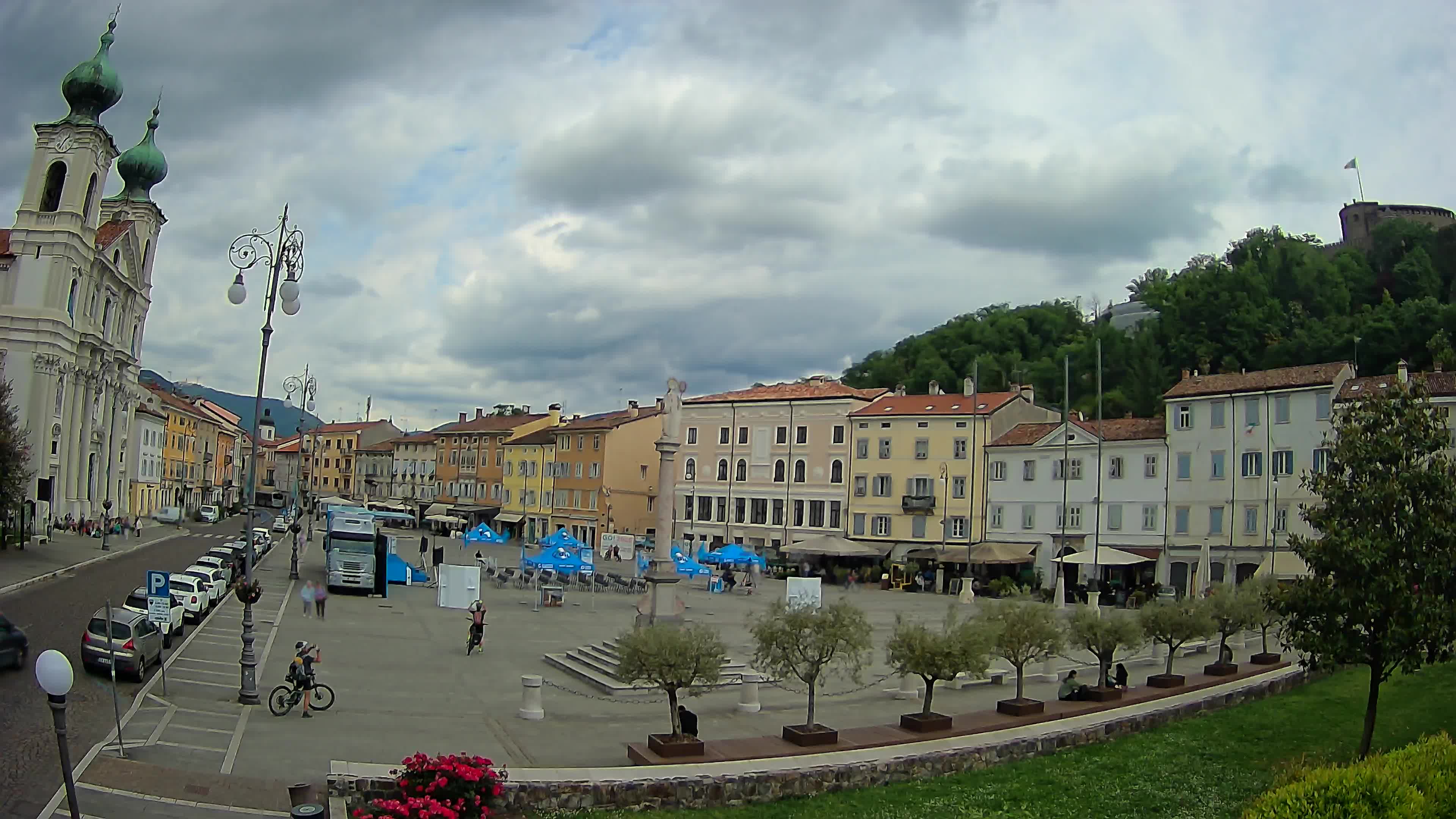 Gorizia – Plaza Vittoria – iglesia de San Pedro. Ignacio