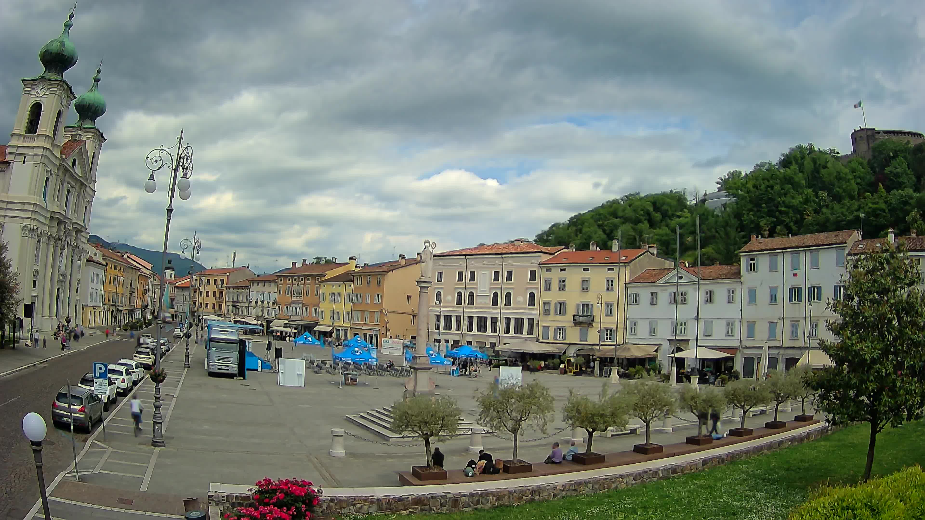 Kamera Gorica Travnik in cerkev sv. Ignacija