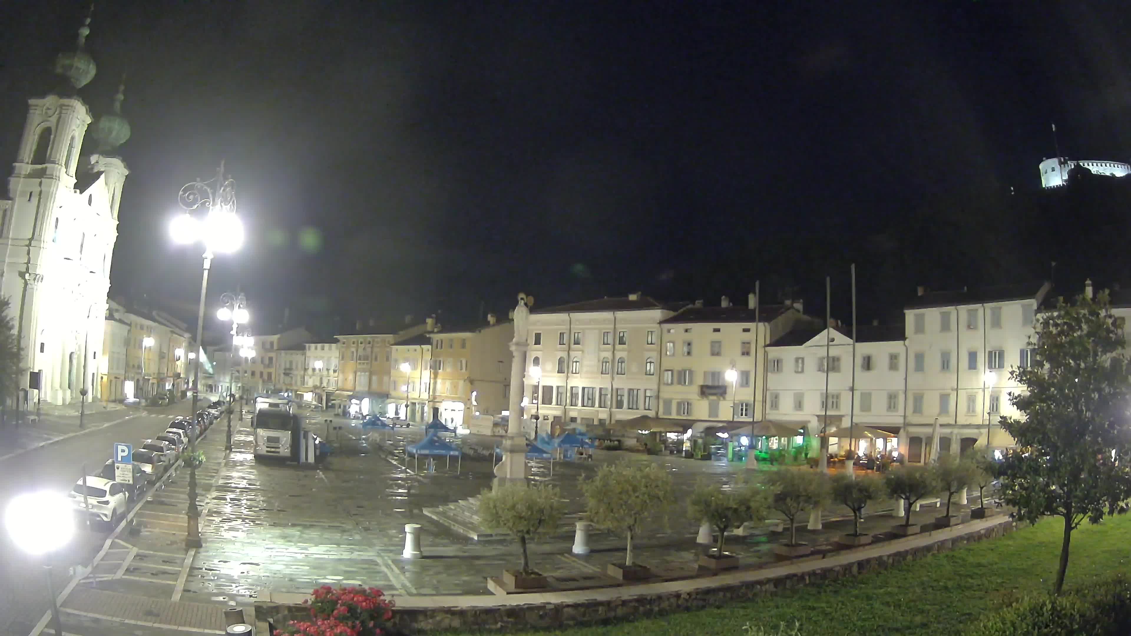 Gorizia Piazza della Vittoria e chiesa di S. Ignazio