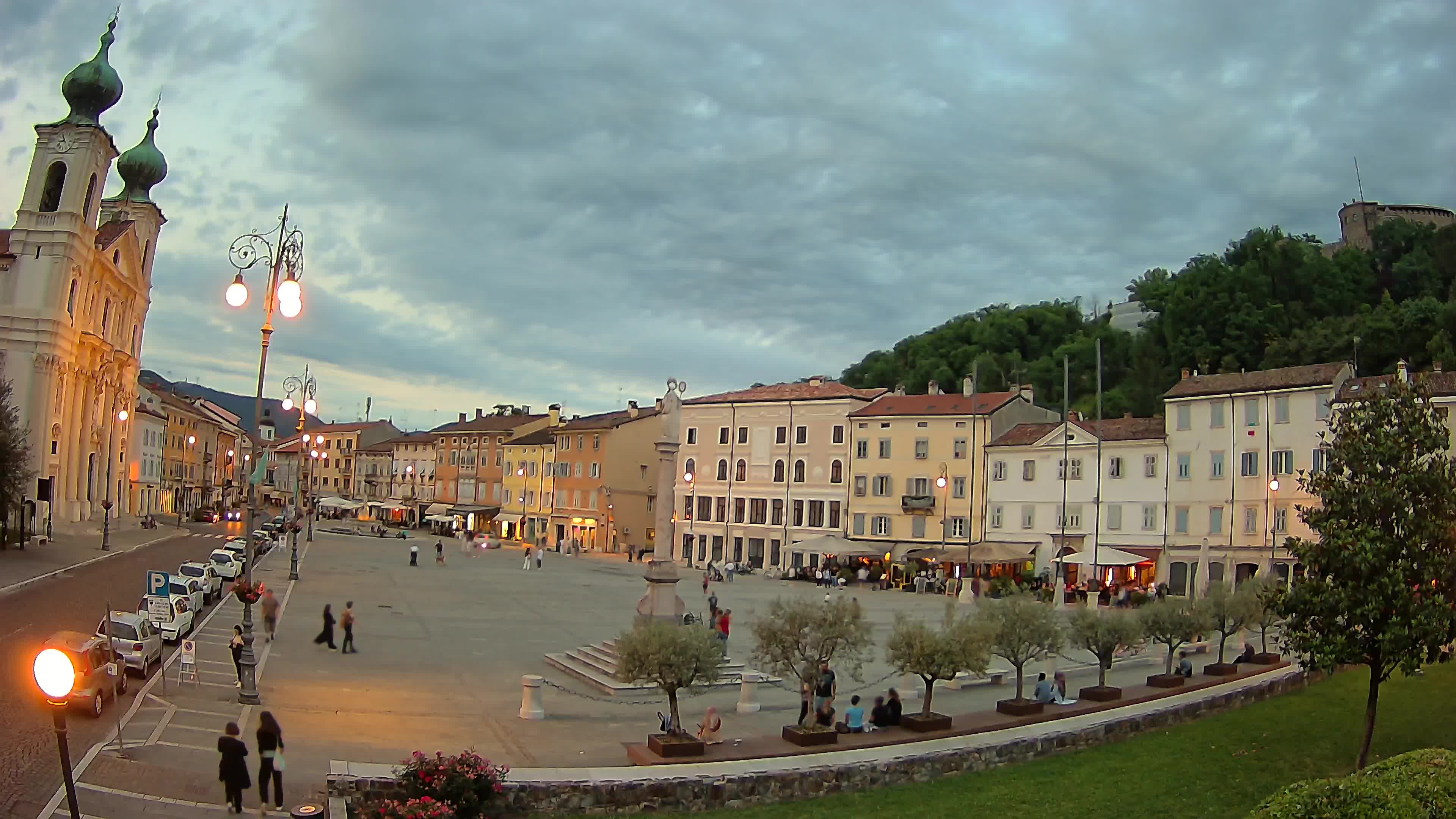 Kamera Gorica Travnik in cerkev sv. Ignacija