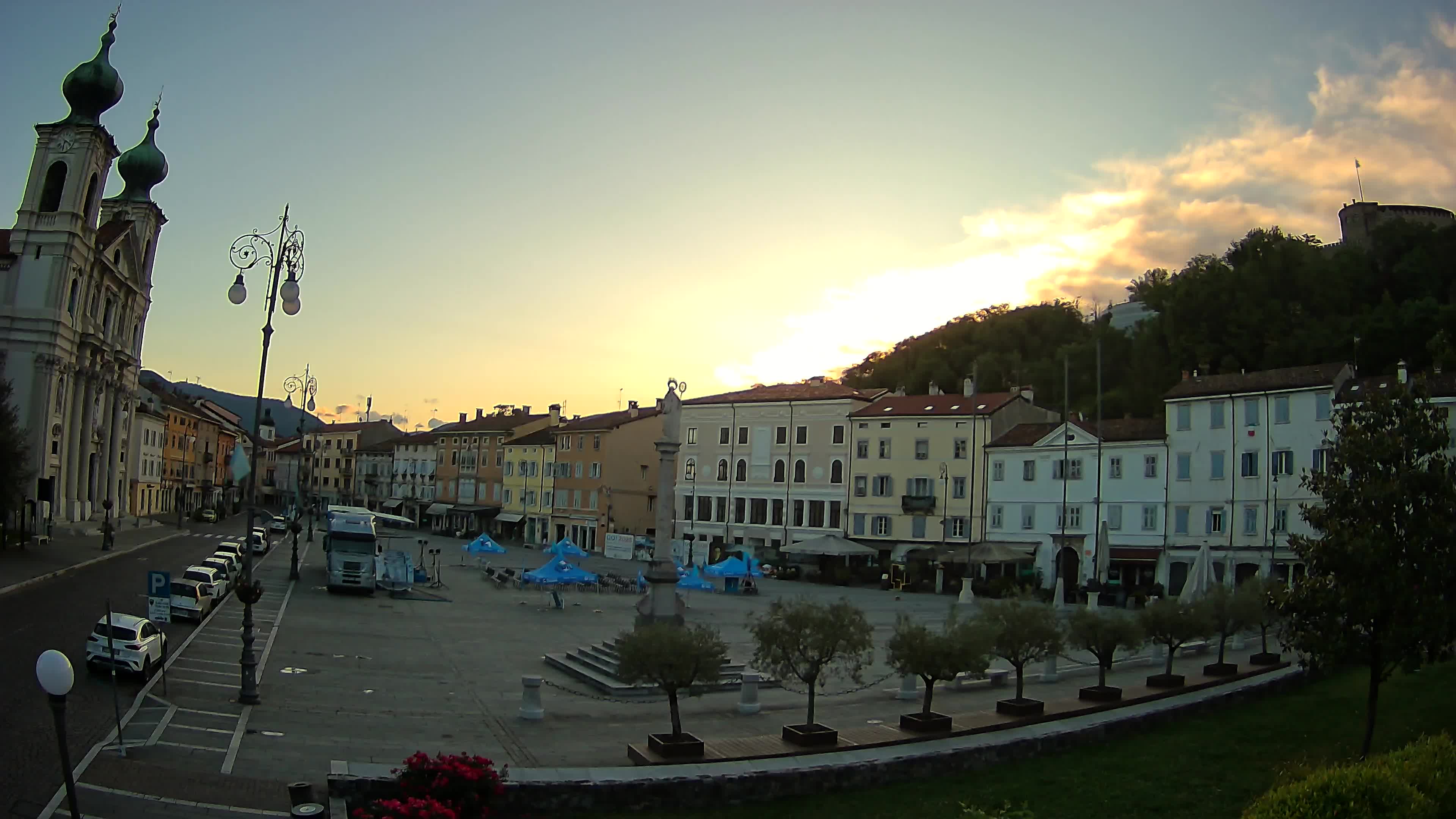 Gorizia Piazza della Vittoria e chiesa di S. Ignazio