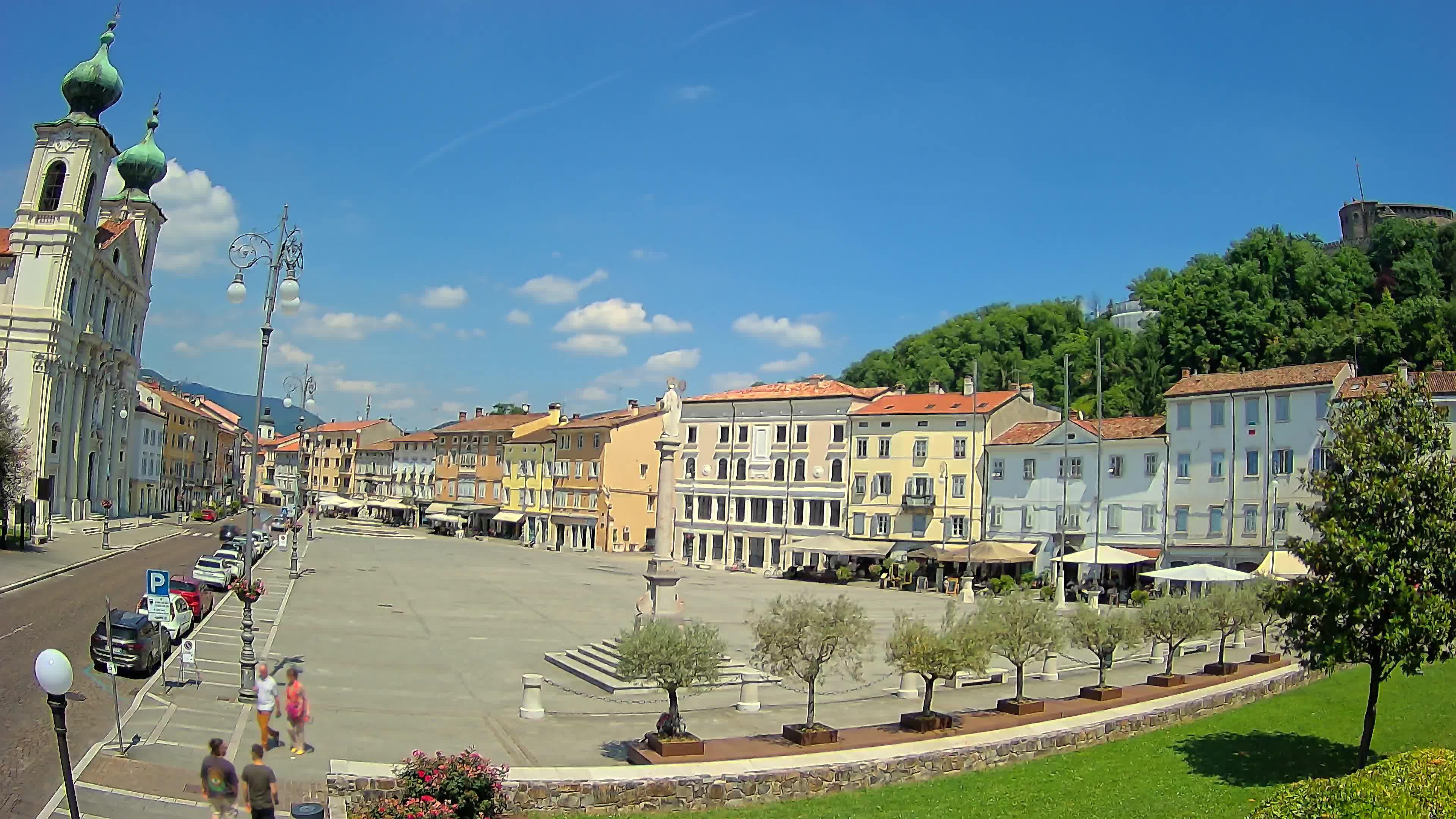 Kamera Gorica Travnik in cerkev sv. Ignacija