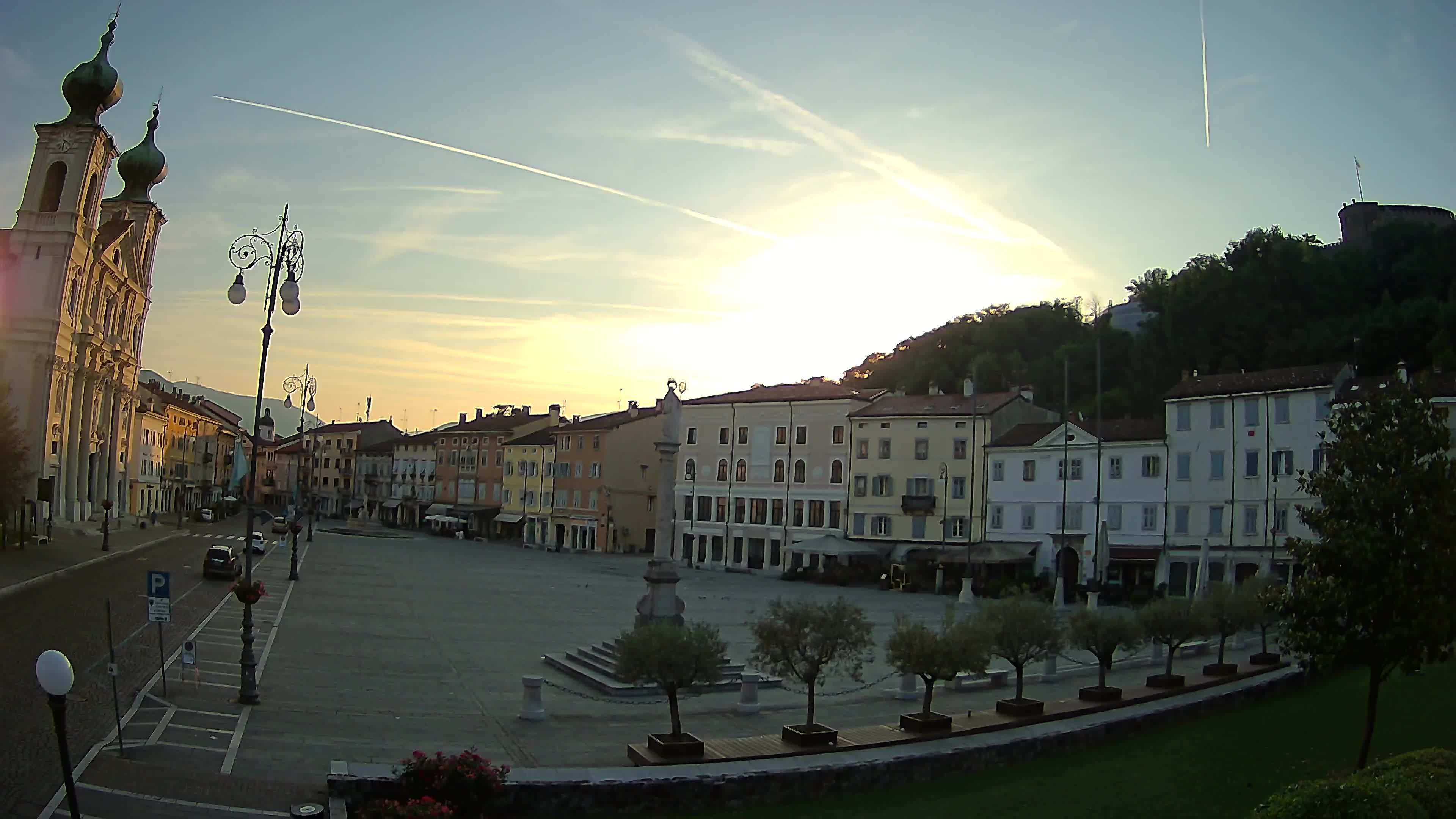 Kamera Gorica Travnik in cerkev sv. Ignacija