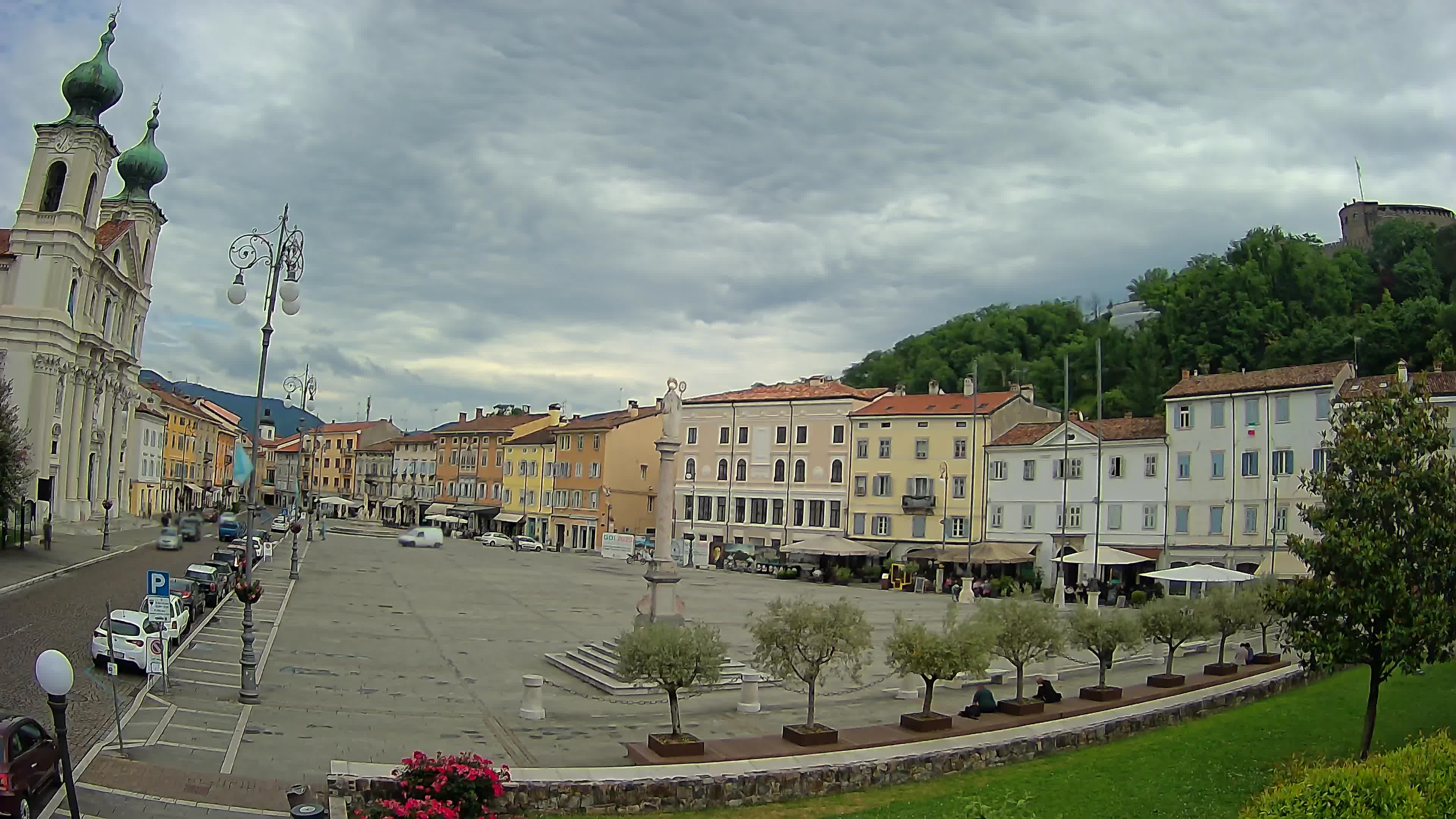 Gorizia Piazza della Vittoria e chiesa di S. Ignazio