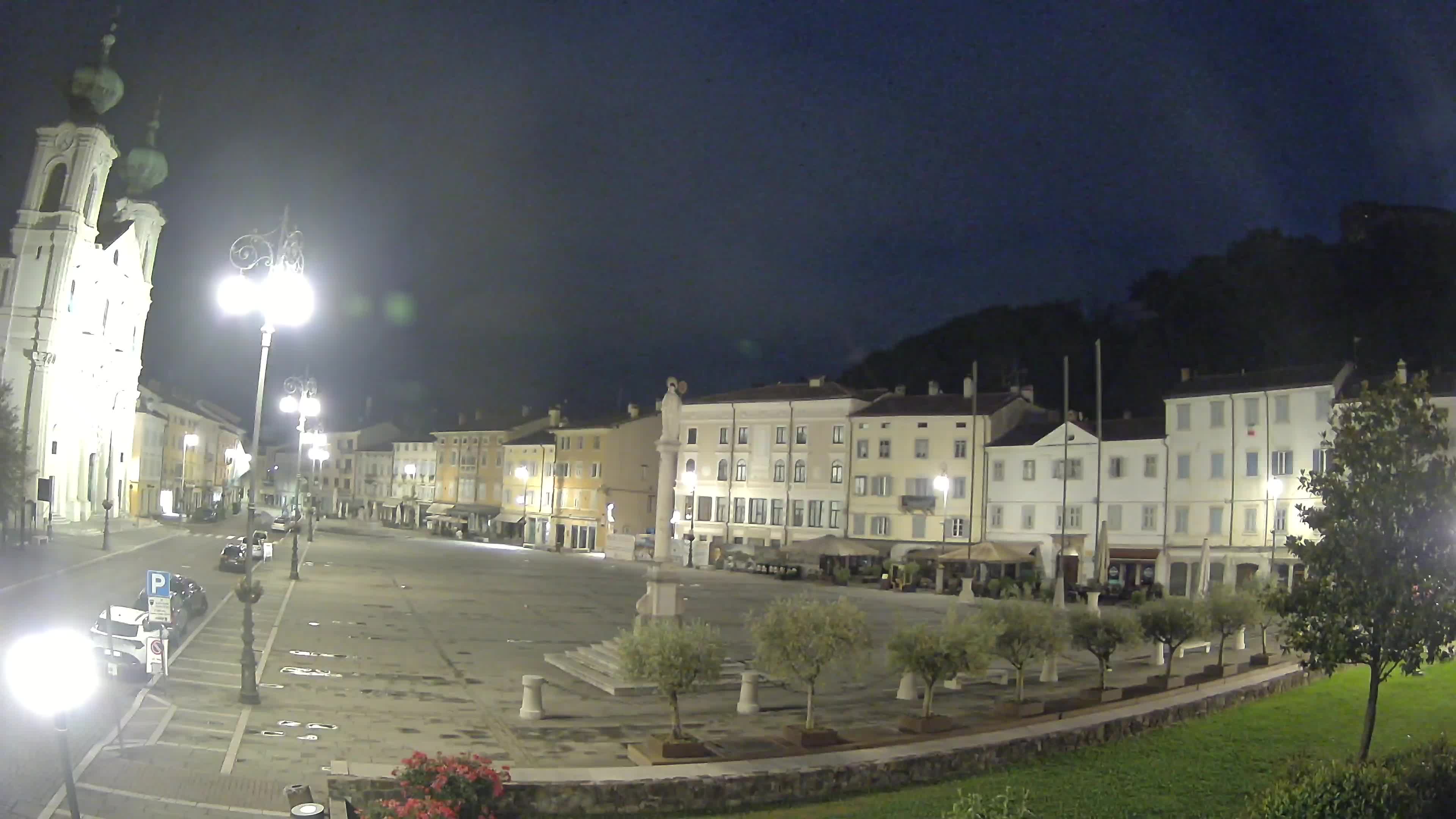 Gorizia Piazza della Vittoria e chiesa di S. Ignazio