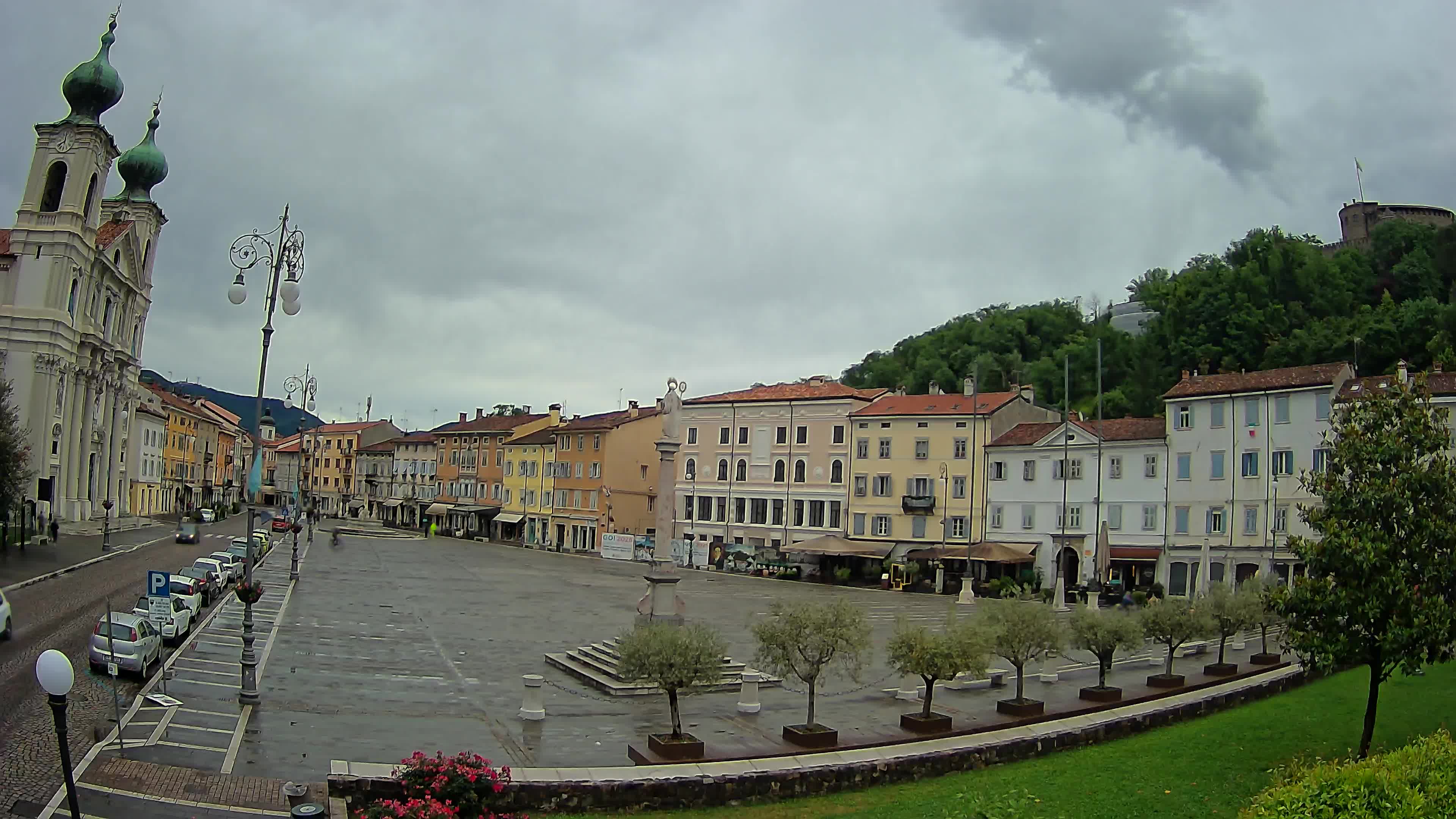 Kamera Gorica Travnik in cerkev sv. Ignacija