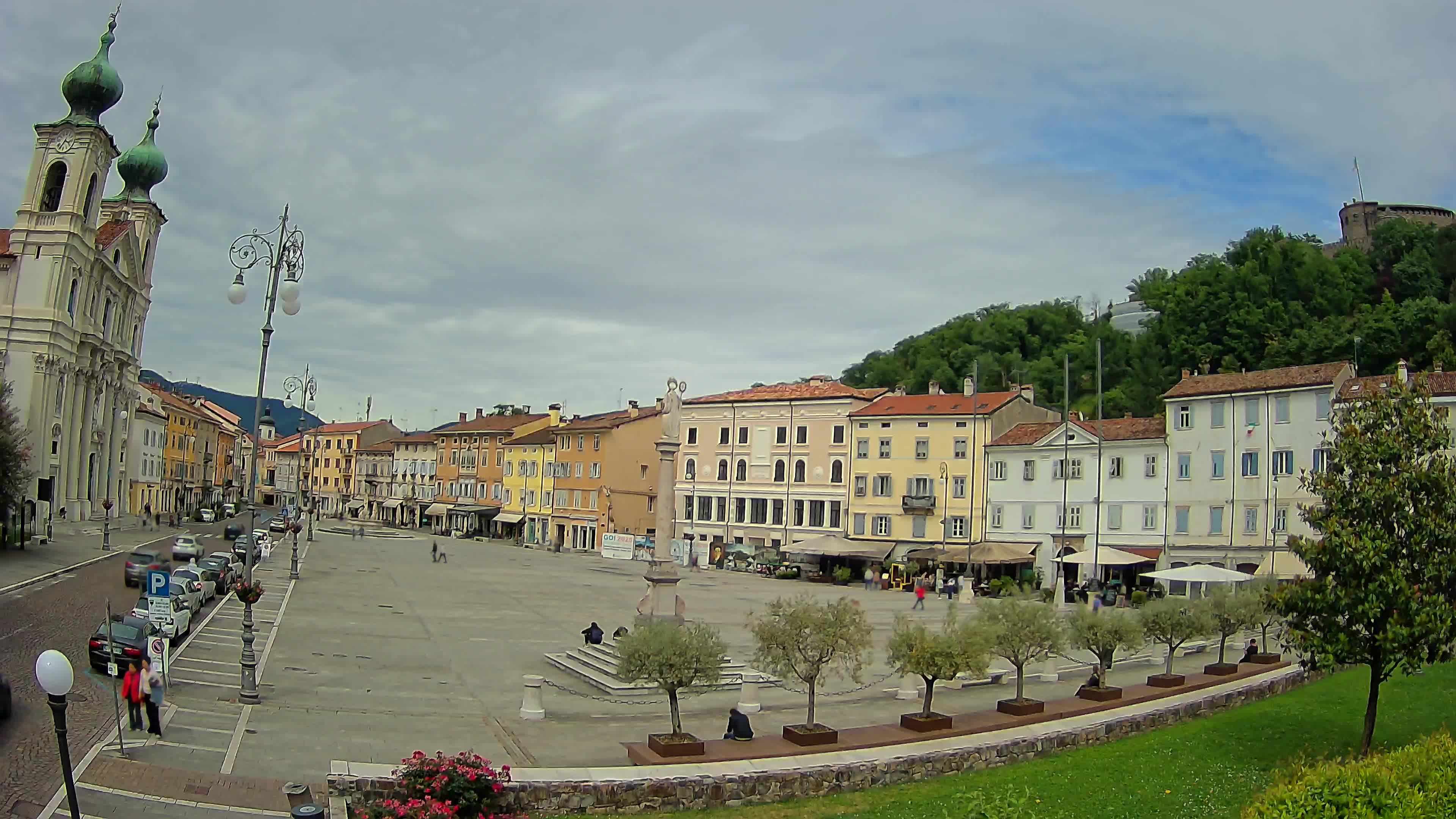 Kamera Gorica Travnik in cerkev sv. Ignacija