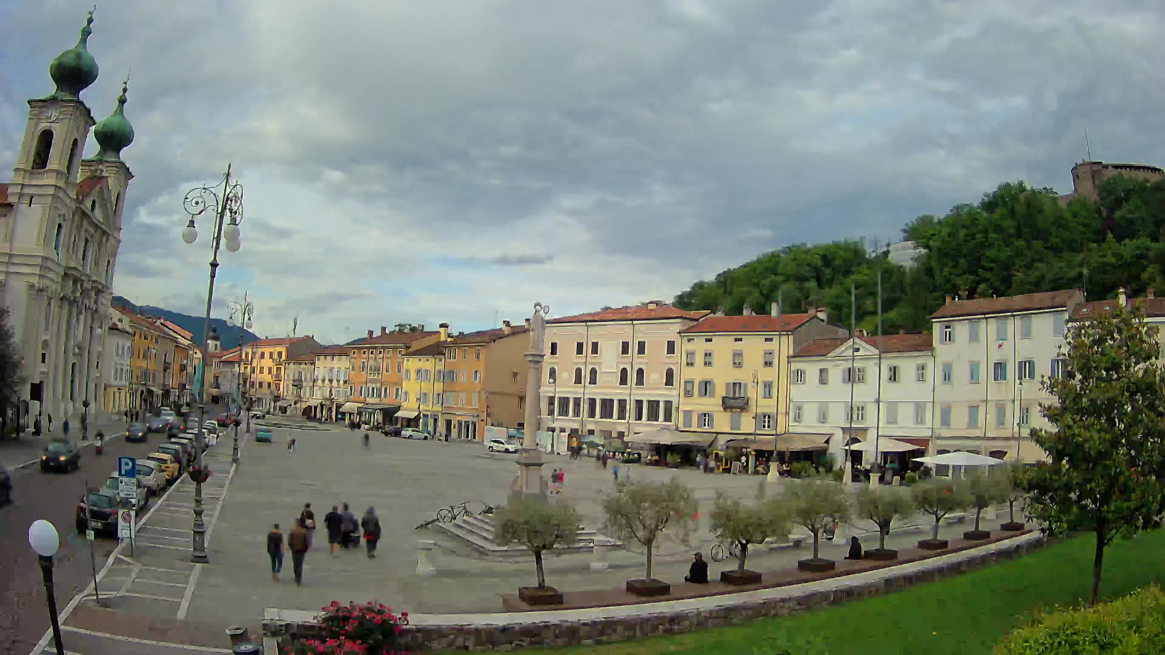 Kamera Gorica Travnik in cerkev sv. Ignacija