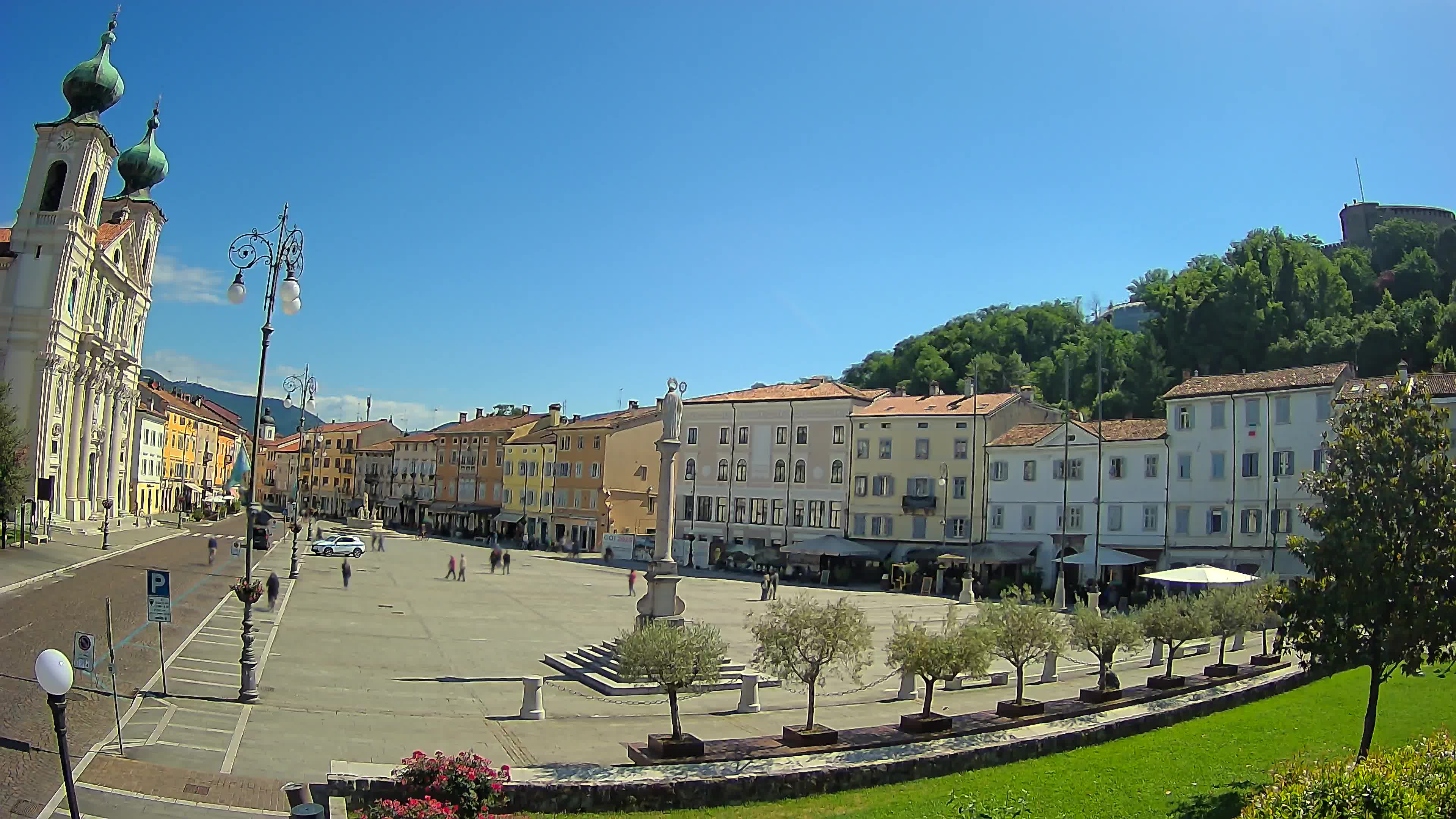 Gorizia – Plaza Vittoria – iglesia de San Pedro. Ignacio