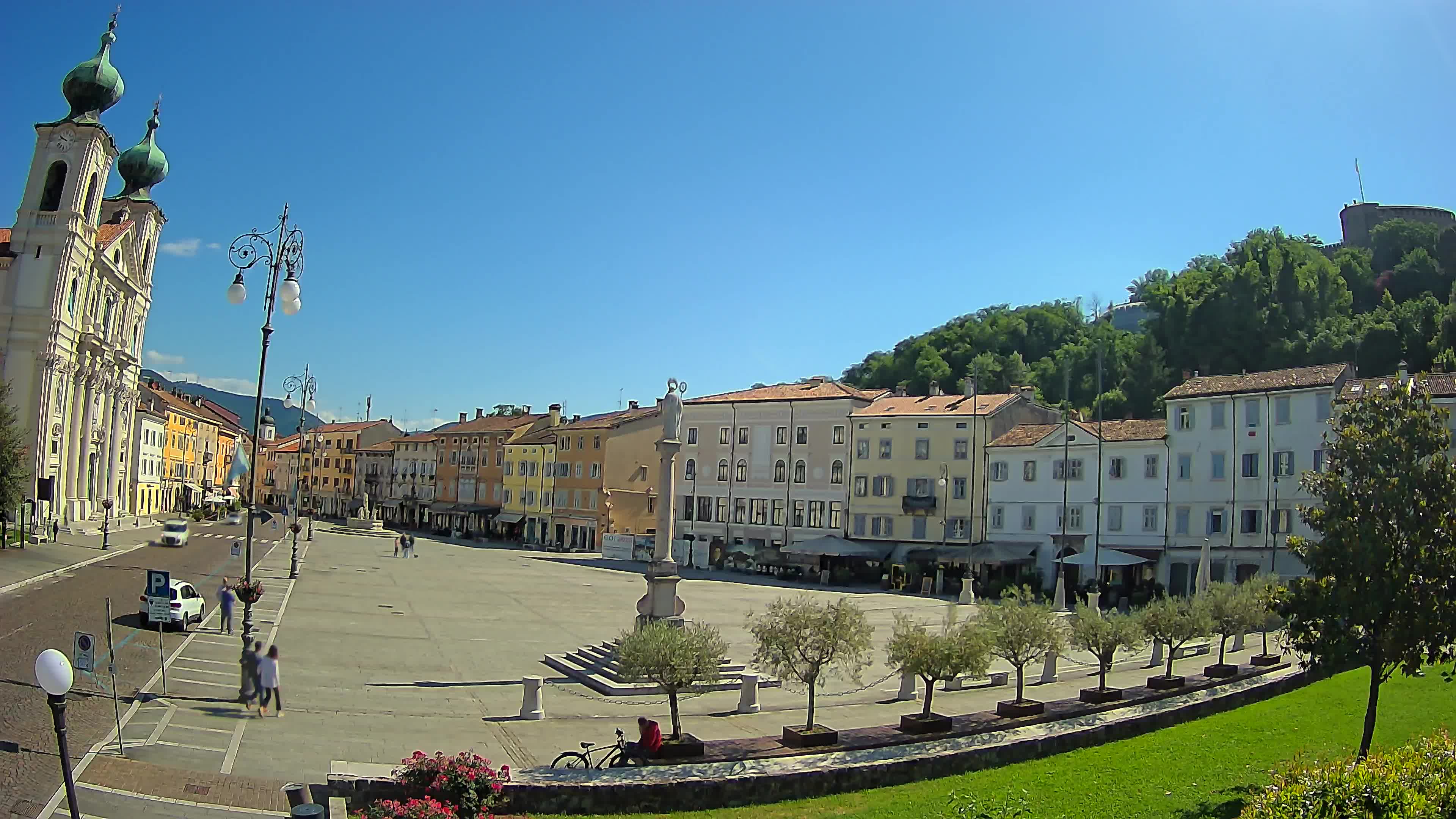 Gorizia – Plaza Vittoria – iglesia de San Pedro. Ignacio