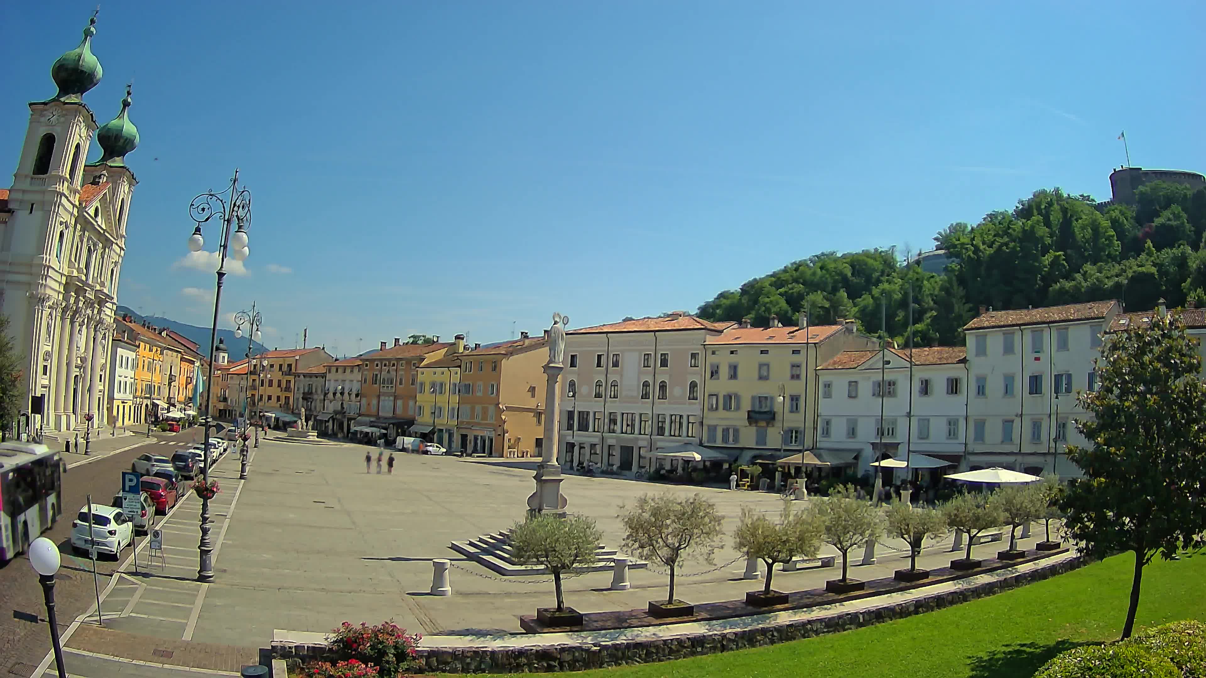 Kamera Gorica Travnik in cerkev sv. Ignacija