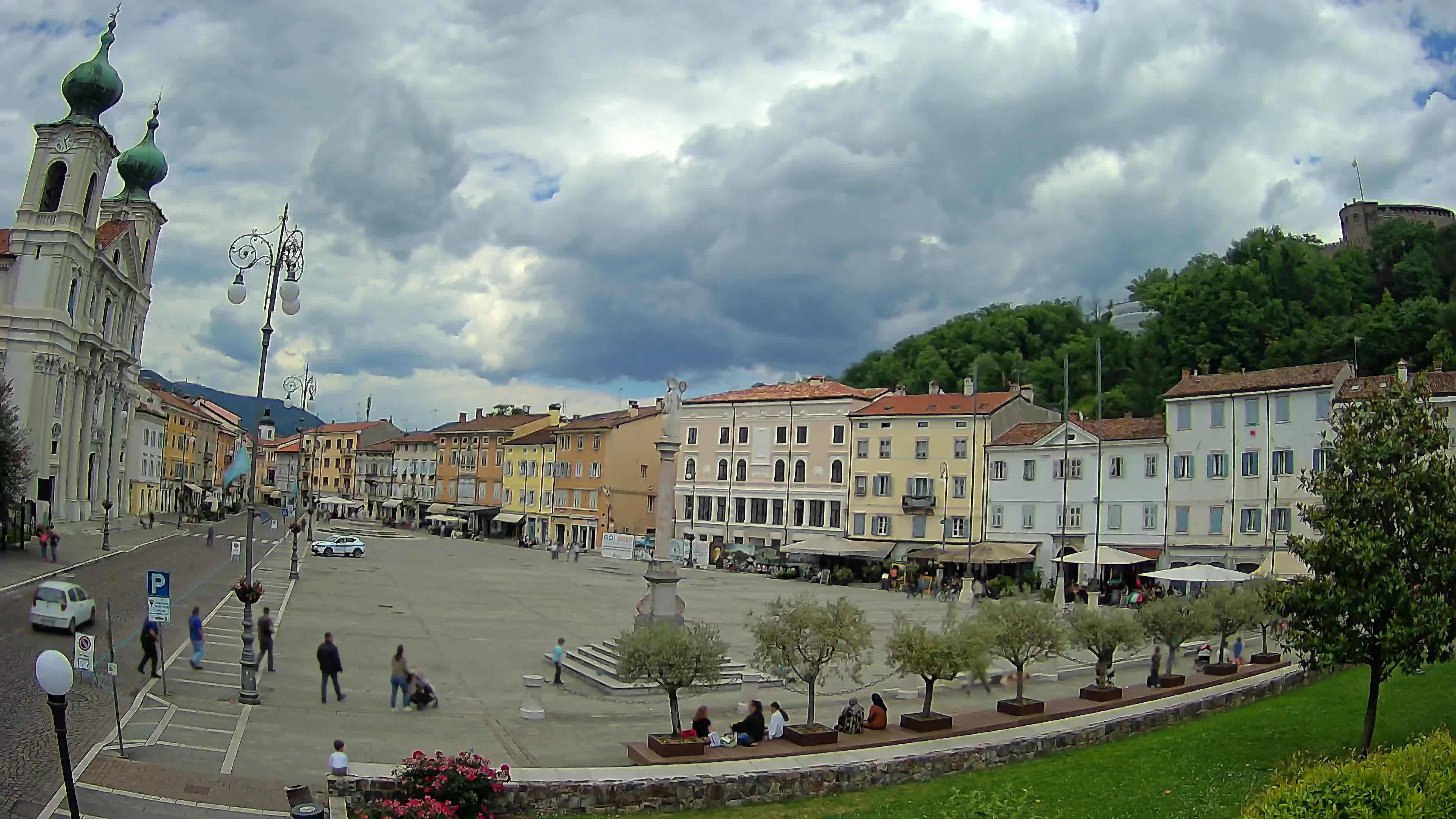 Kamera Gorica Travnik in cerkev sv. Ignacija
