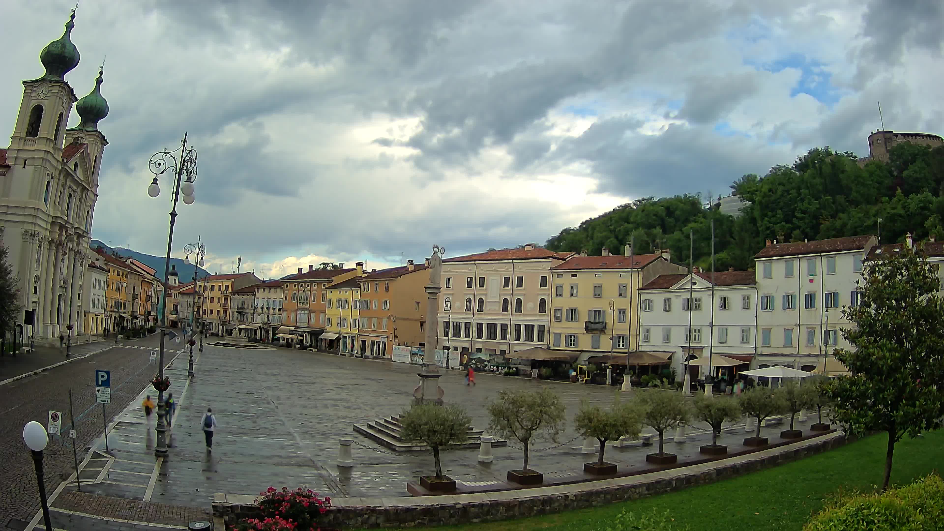 Gorizia – Plaza Vittoria – iglesia de San Pedro. Ignacio