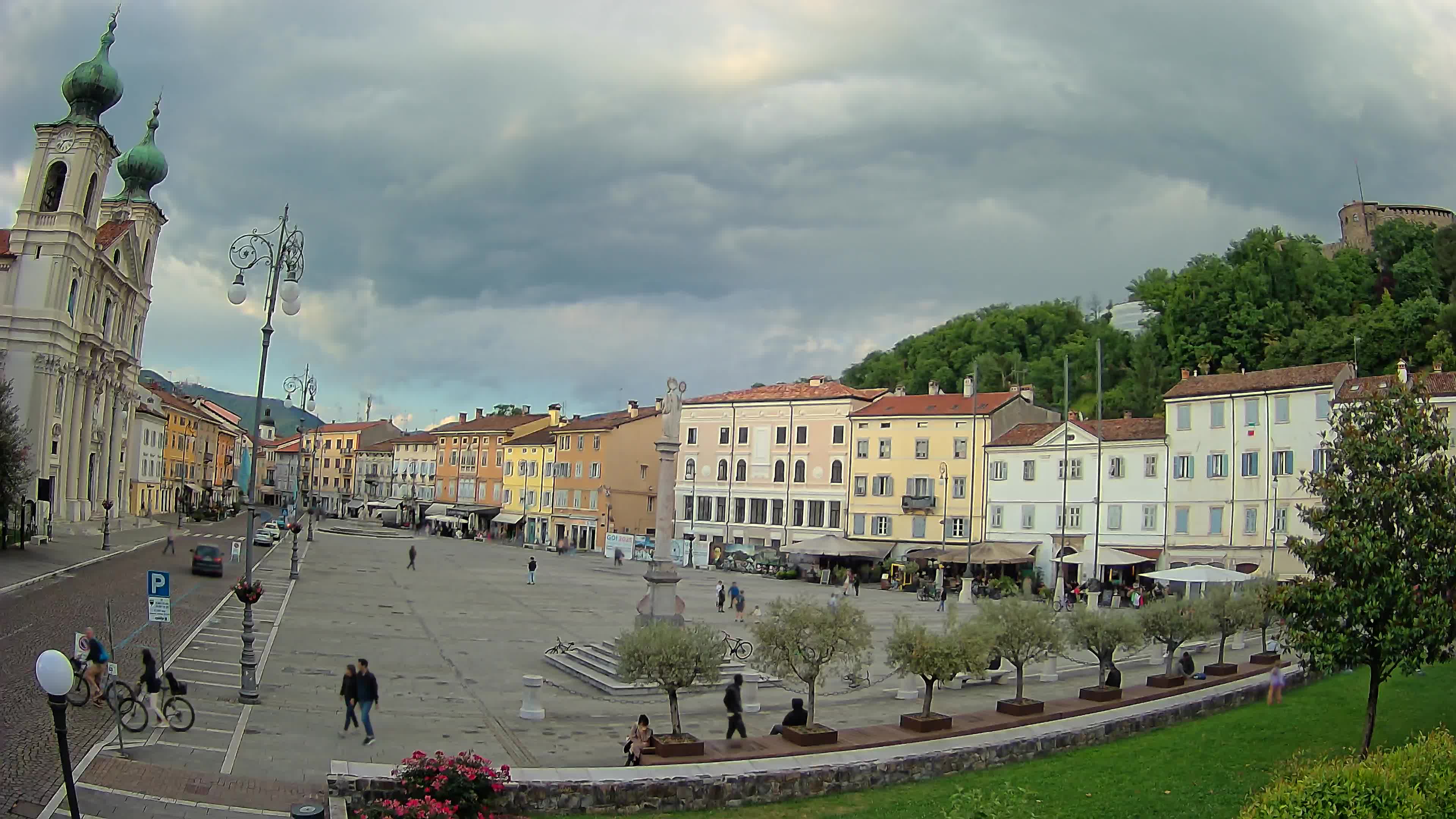 Gorizia Piazza della Vittoria e chiesa di S. Ignazio