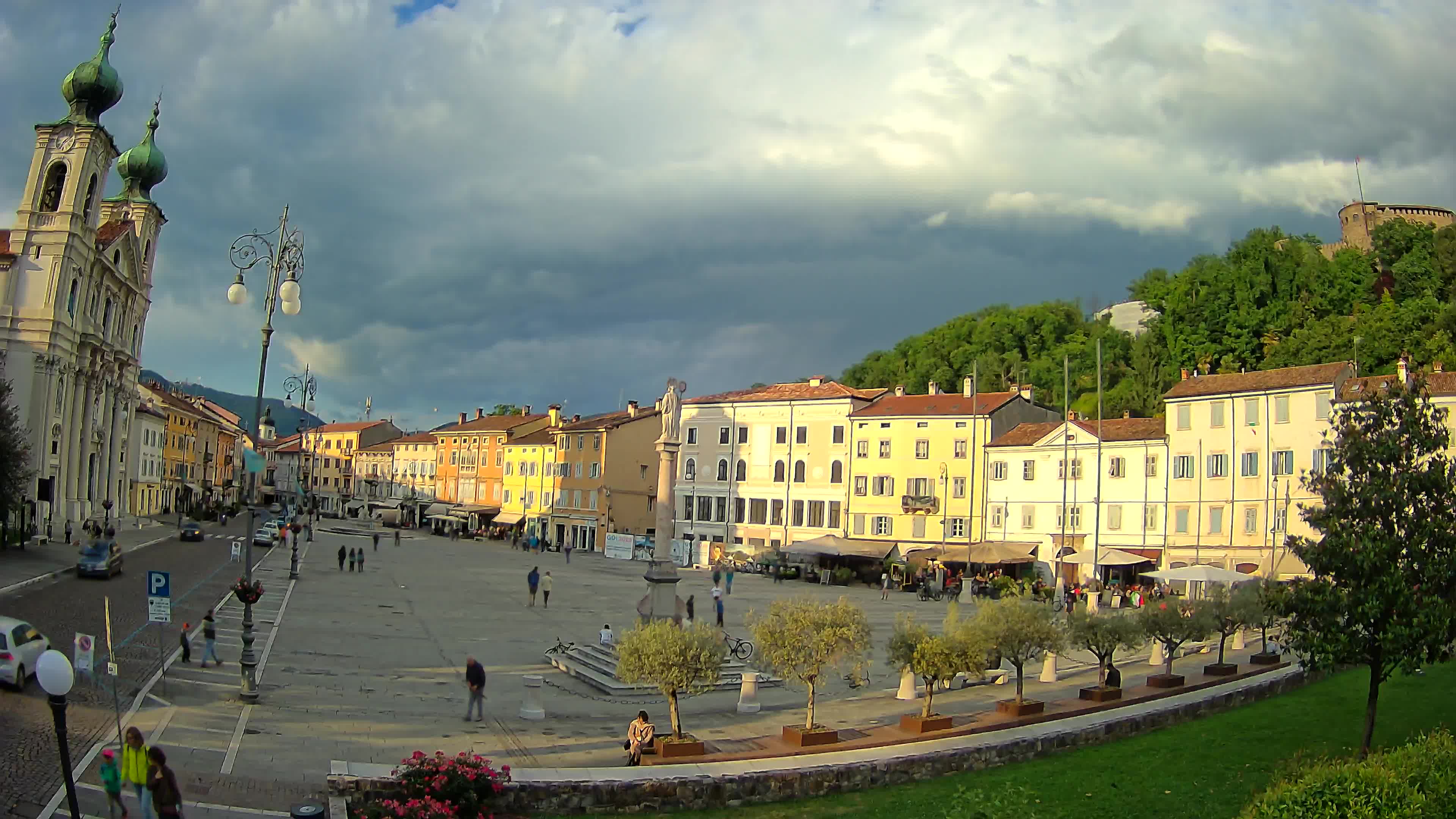 Gorizia Piazza della Vittoria e chiesa di S. Ignazio