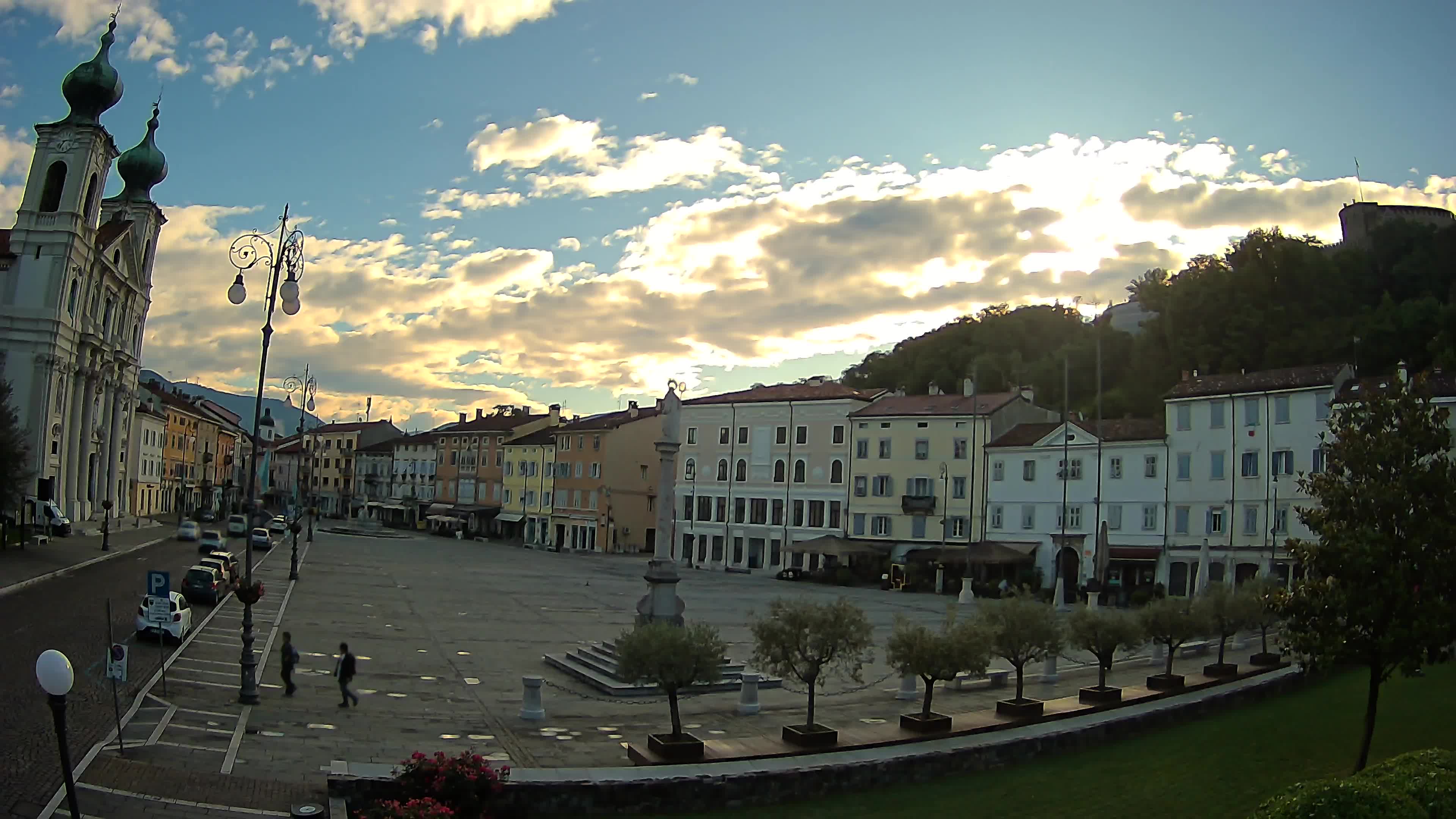 Kamera Gorica Travnik in cerkev sv. Ignacija