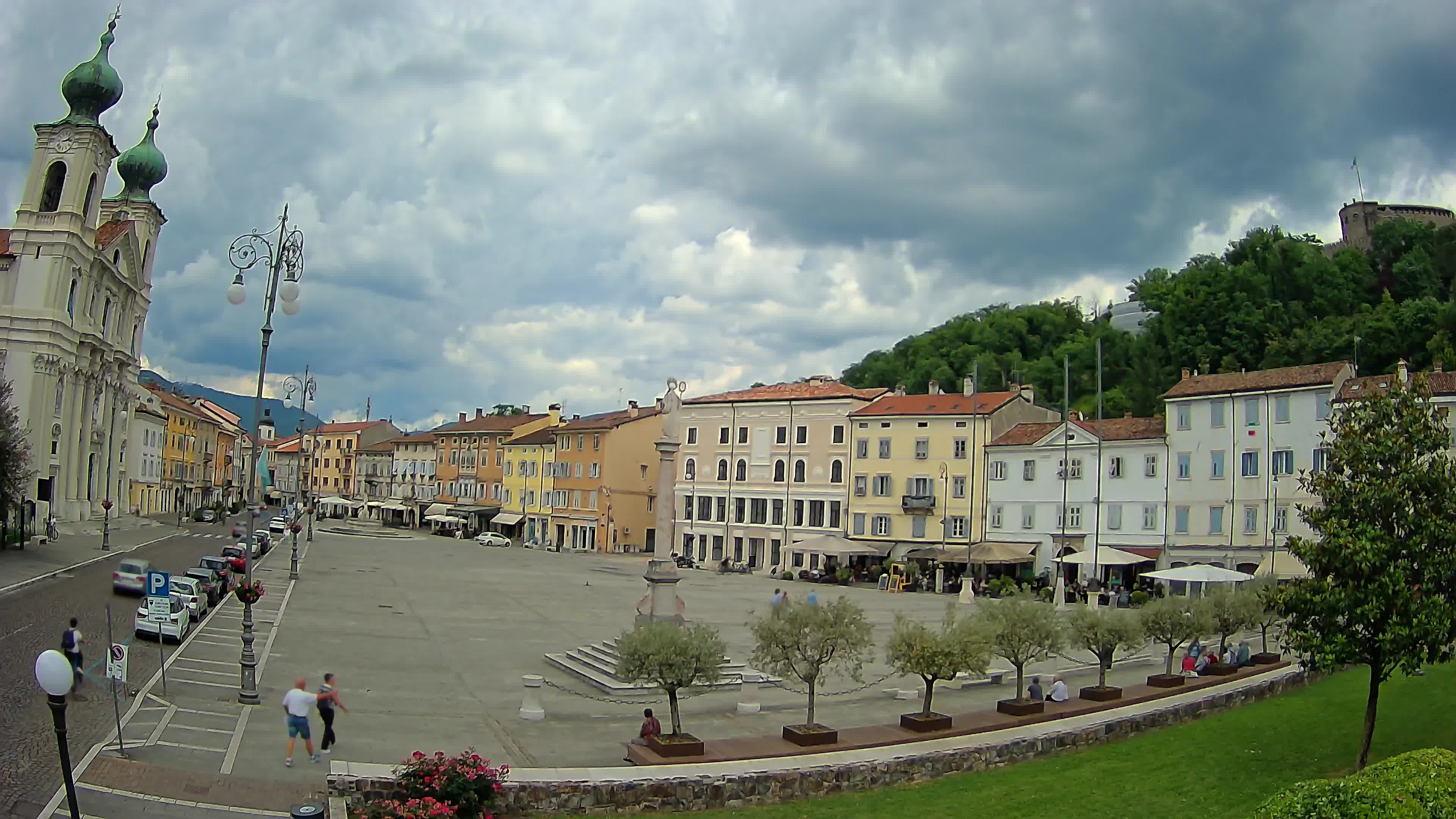 Kamera Gorica Travnik in cerkev sv. Ignacija