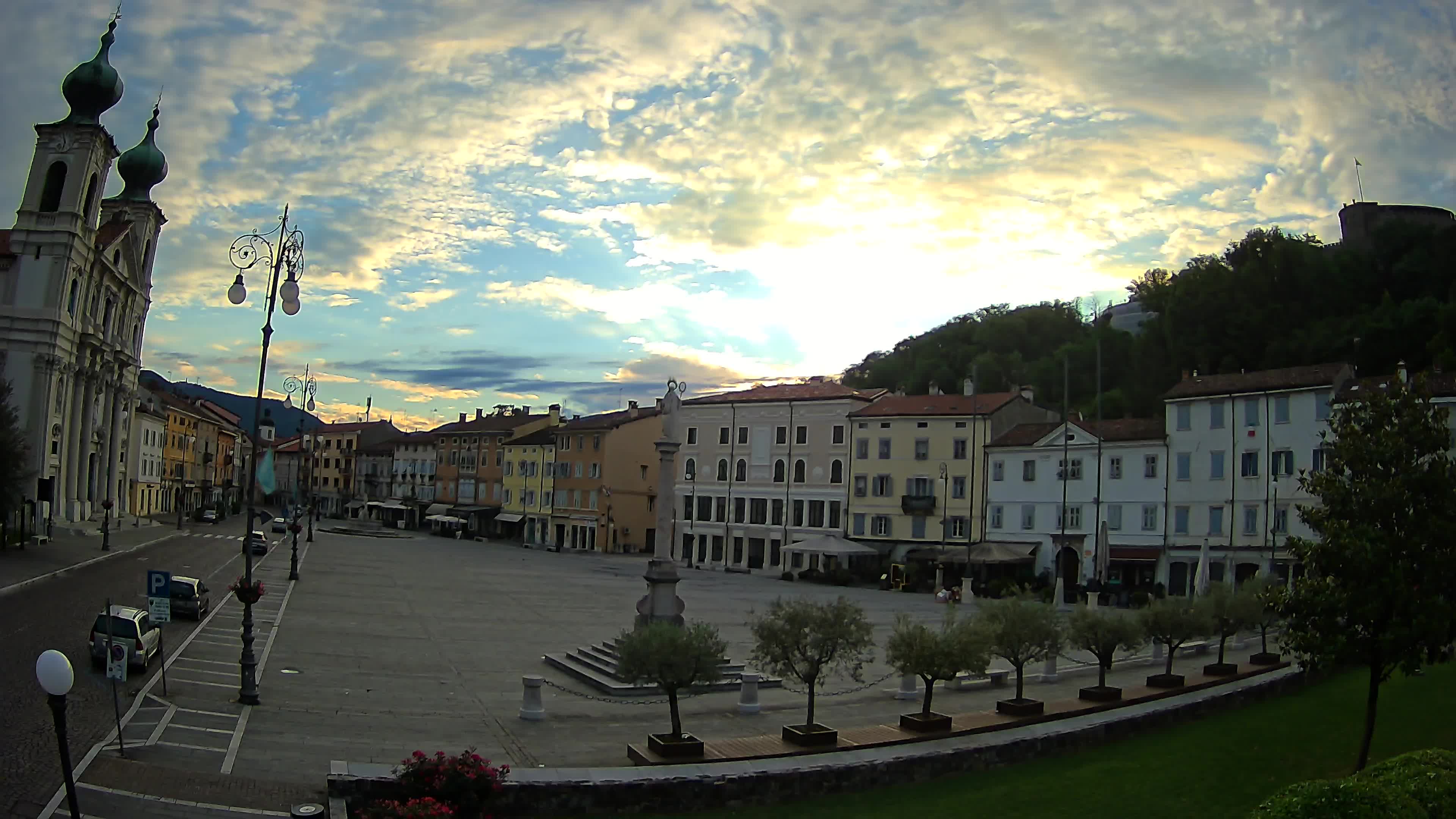 Gorizia Piazza della Vittoria e chiesa di S. Ignazio