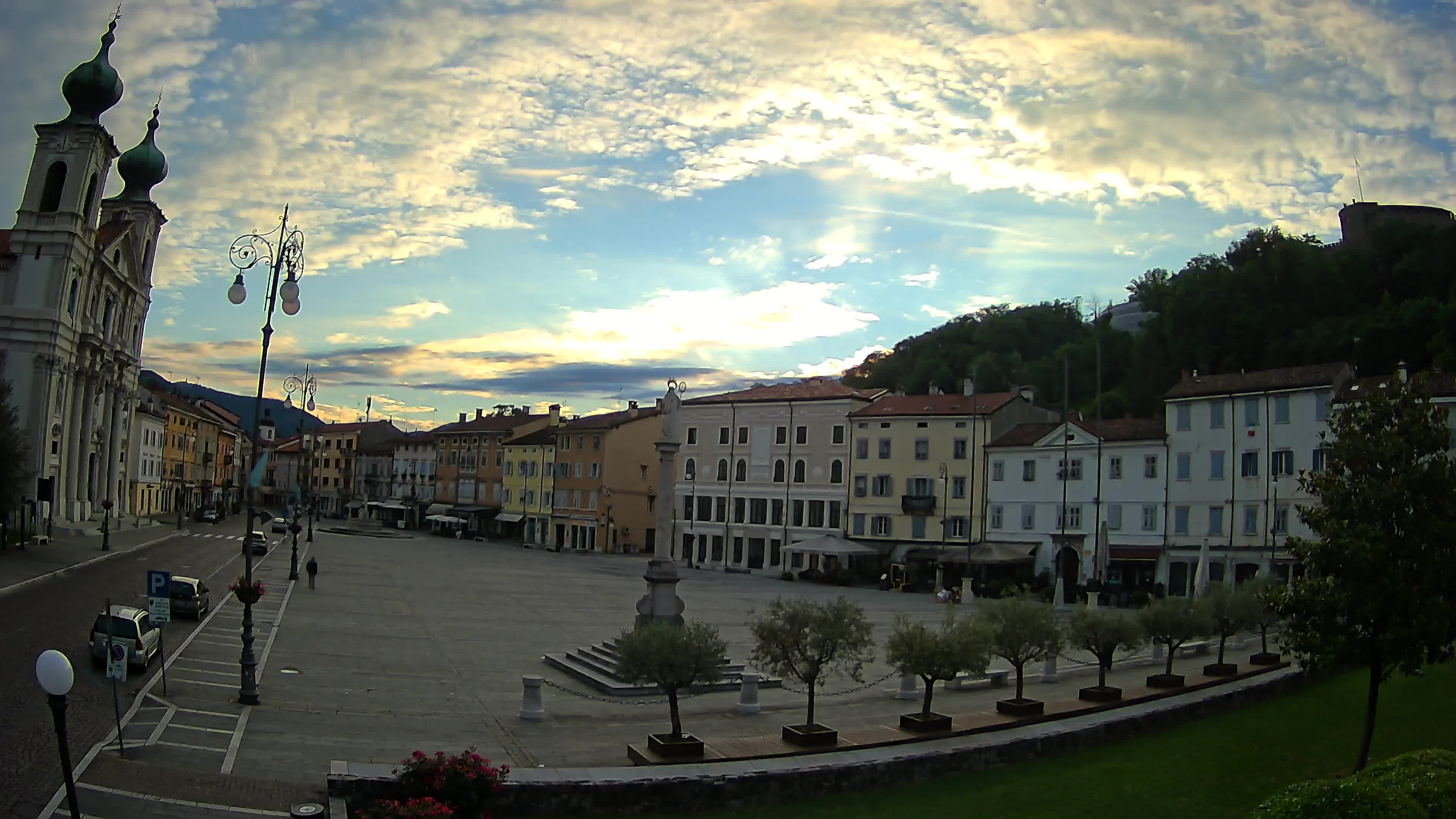 Kamera Gorica Travnik in cerkev sv. Ignacija
