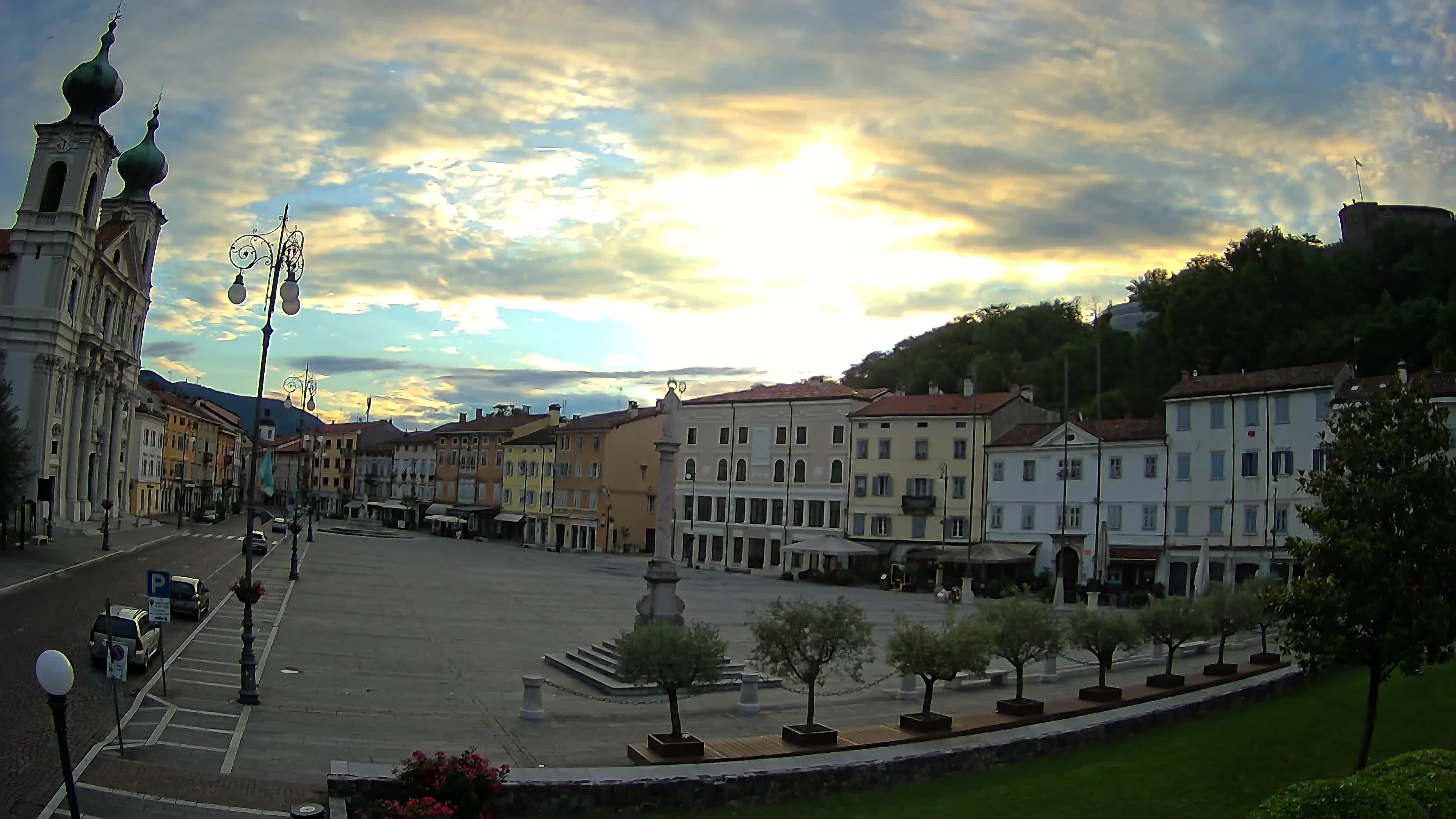 Kamera Gorica Travnik in cerkev sv. Ignacija