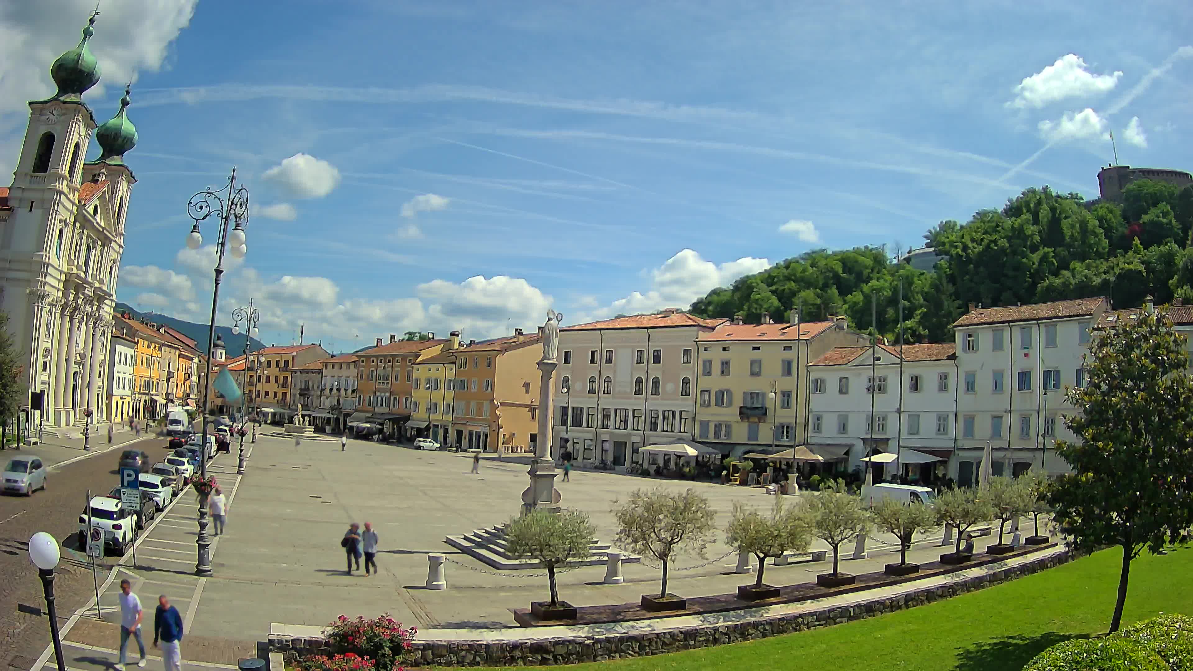 Kamera Gorica Travnik in cerkev sv. Ignacija