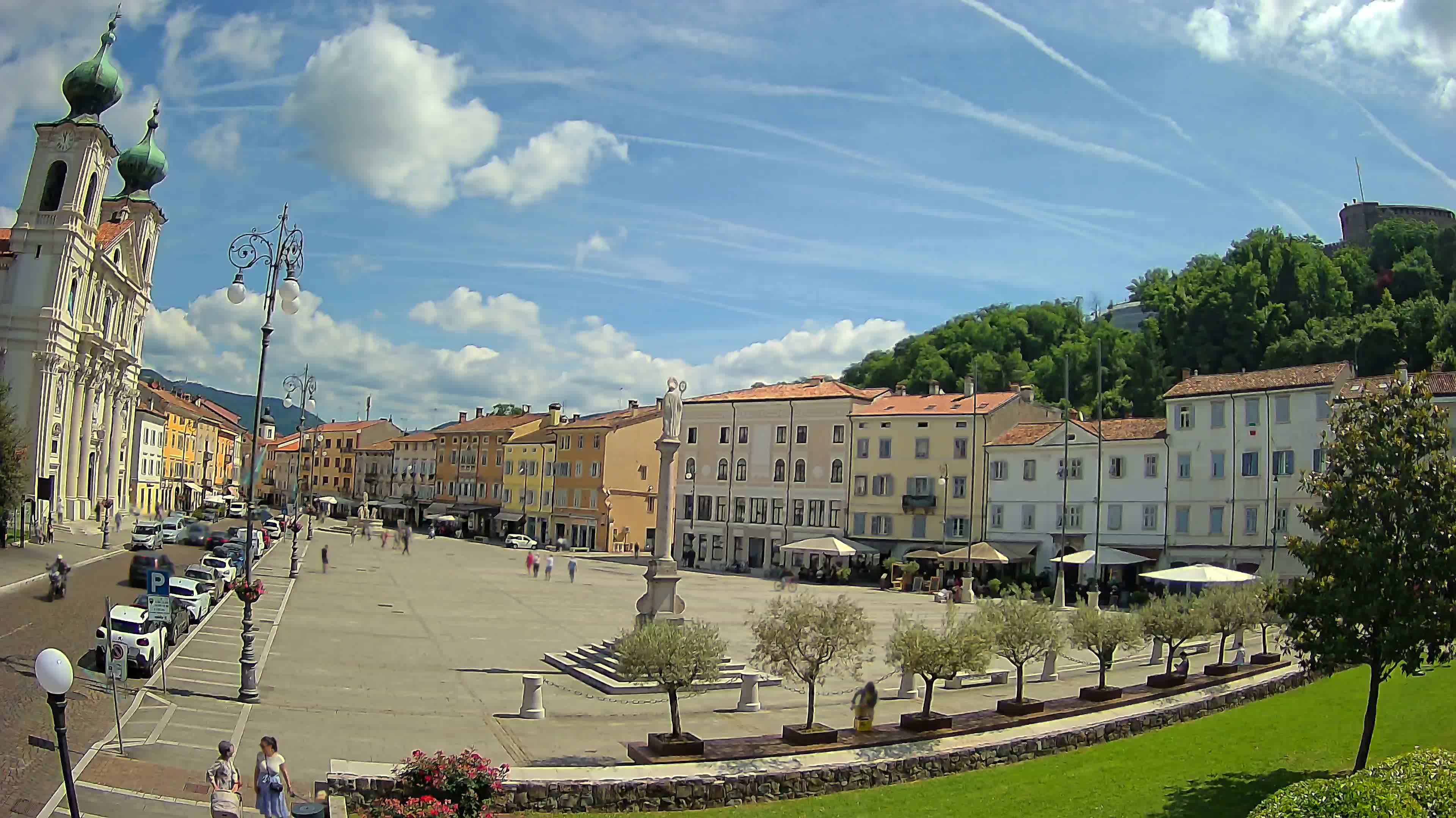 Kamera Gorica Travnik in cerkev sv. Ignacija