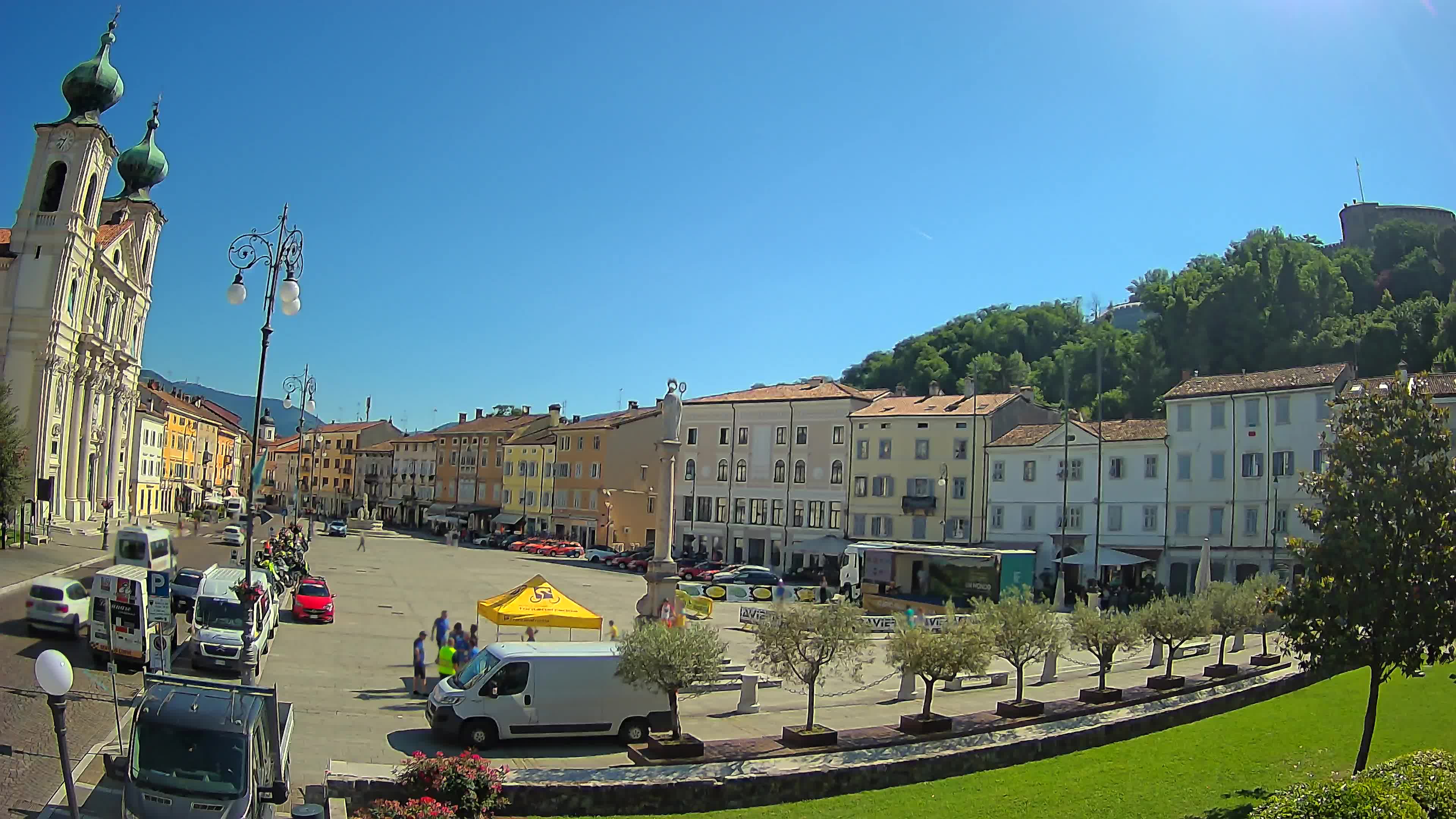 Kamera Gorica Travnik in cerkev sv. Ignacija