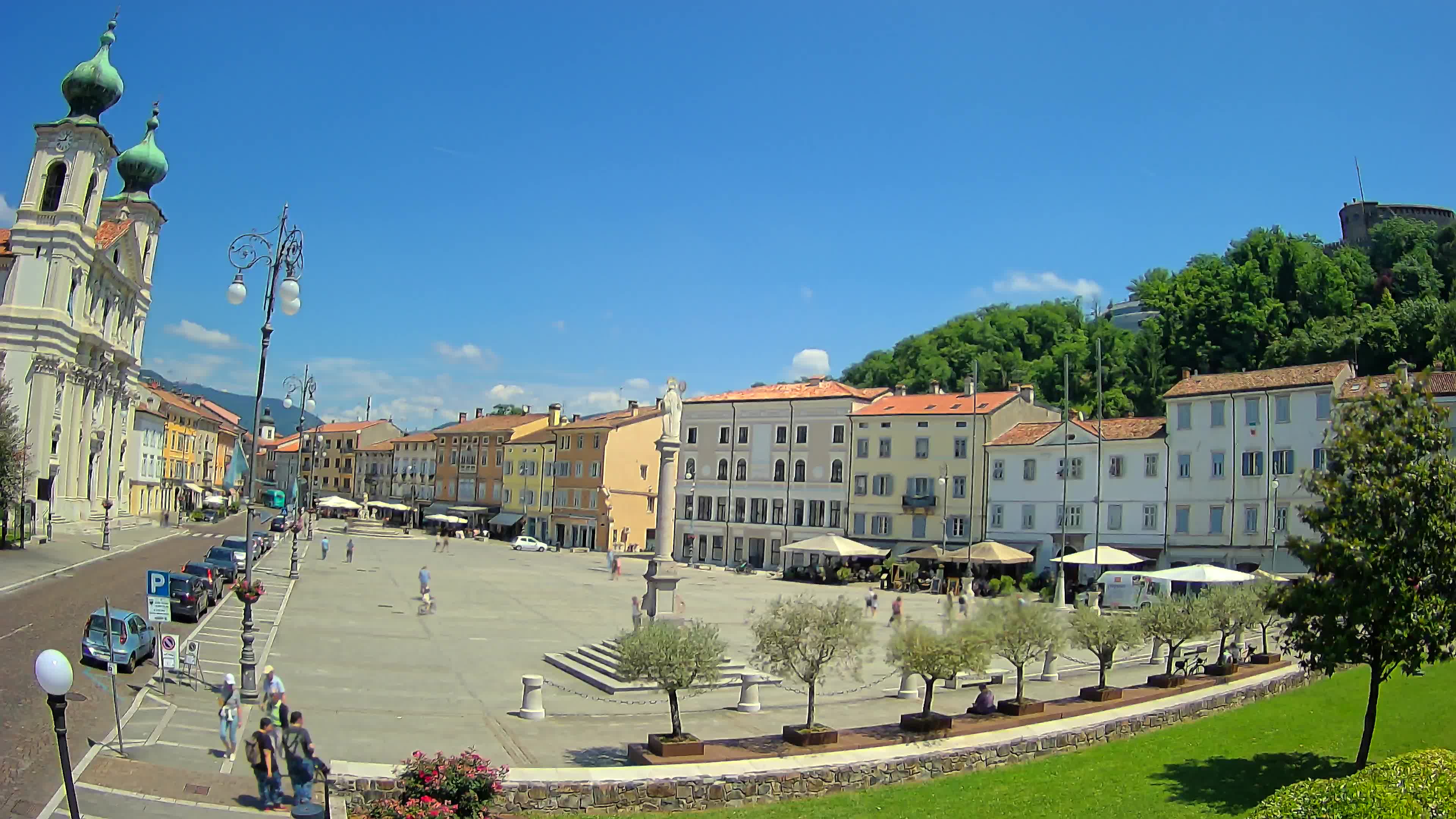 Gorizia – Plaza Vittoria – iglesia de San Pedro. Ignacio